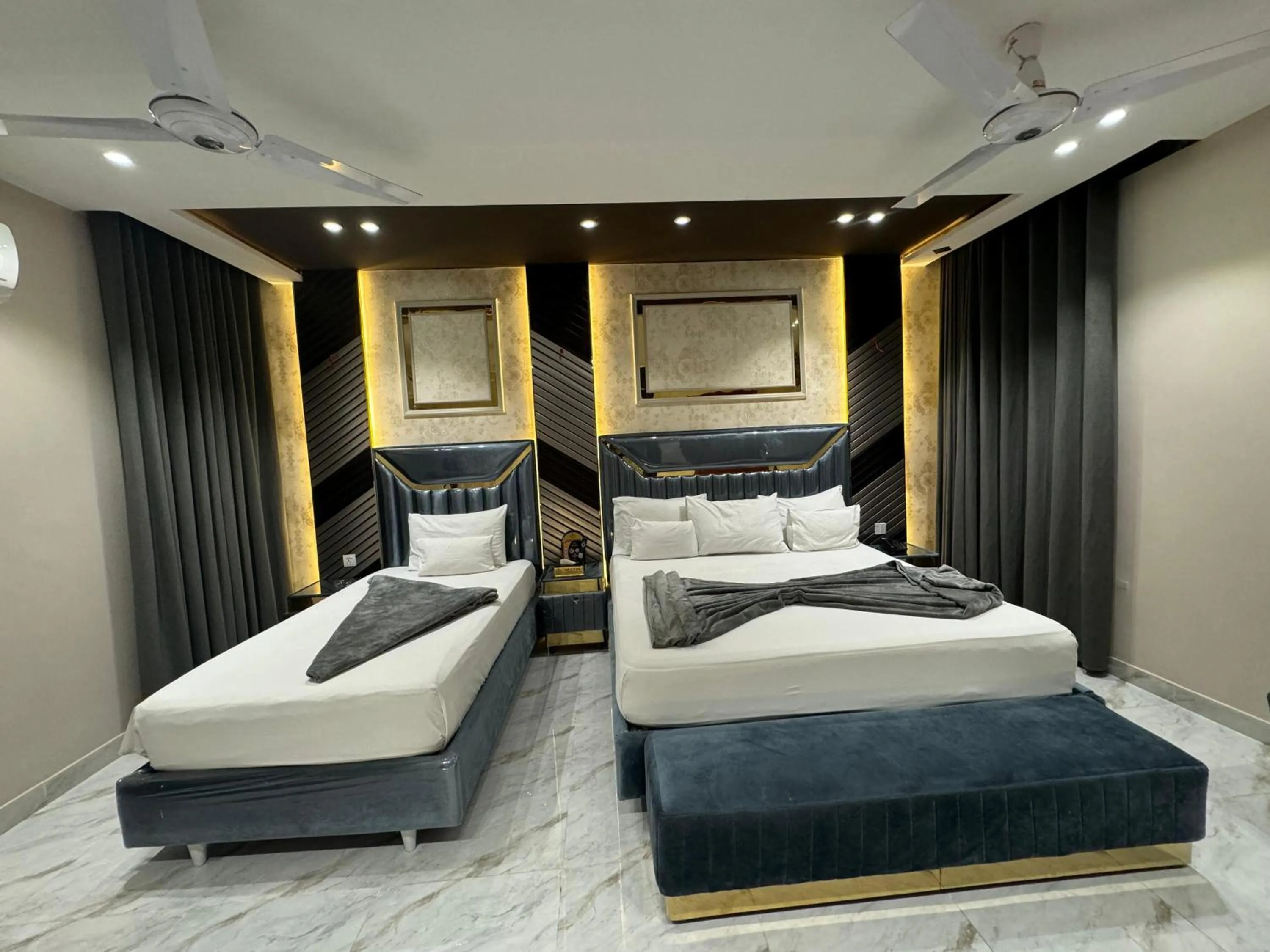 Bedroom, Bed in Multan Swiss Hotel