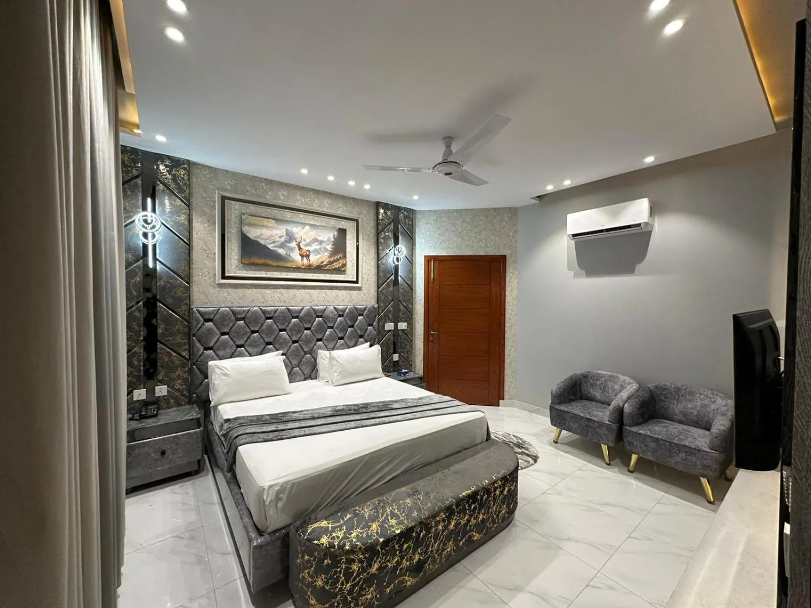 TV and multimedia, Bed in Multan Swiss Hotel