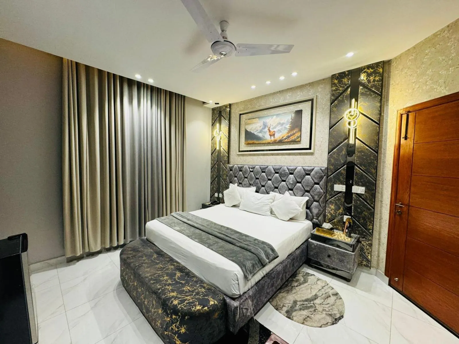 Bedroom, Bed in Multan Swiss Hotel