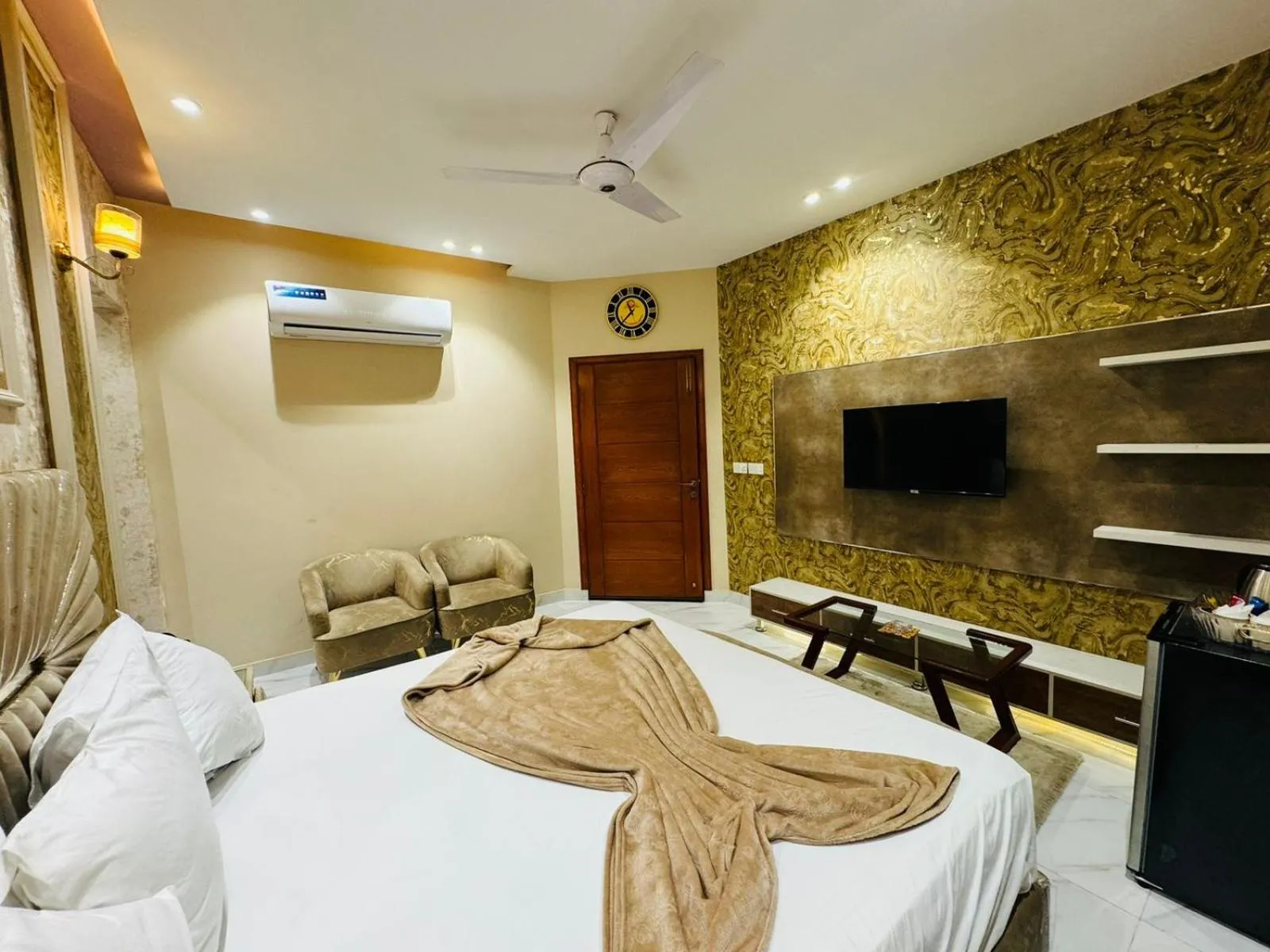 Bedroom in Multan Swiss Hotel