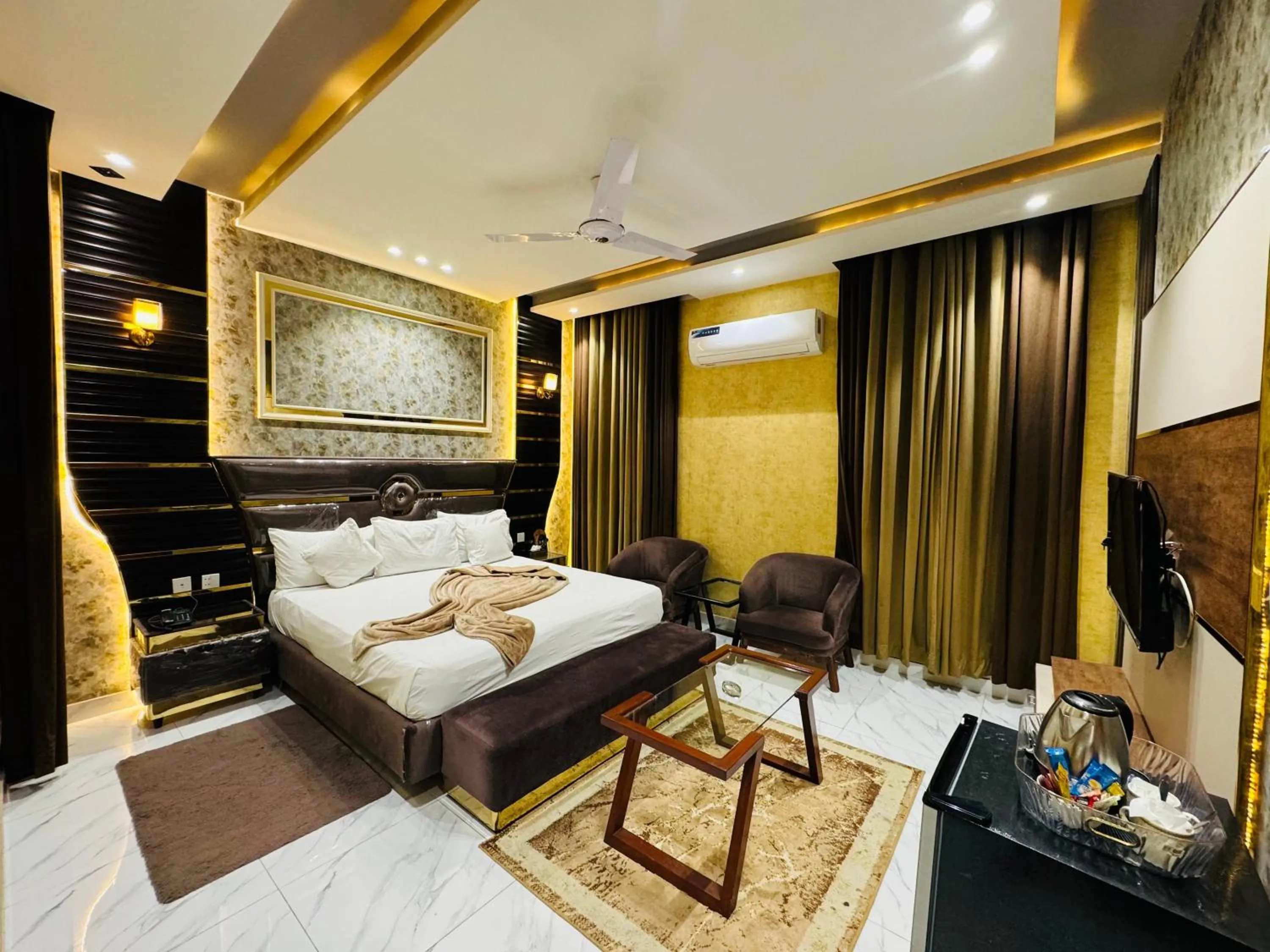 Bed in Multan Swiss Hotel