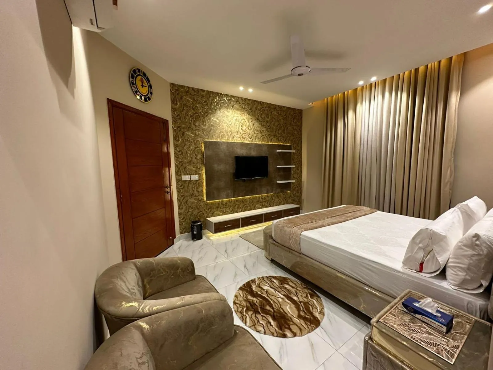 TV and multimedia, Bed in Multan Swiss Hotel