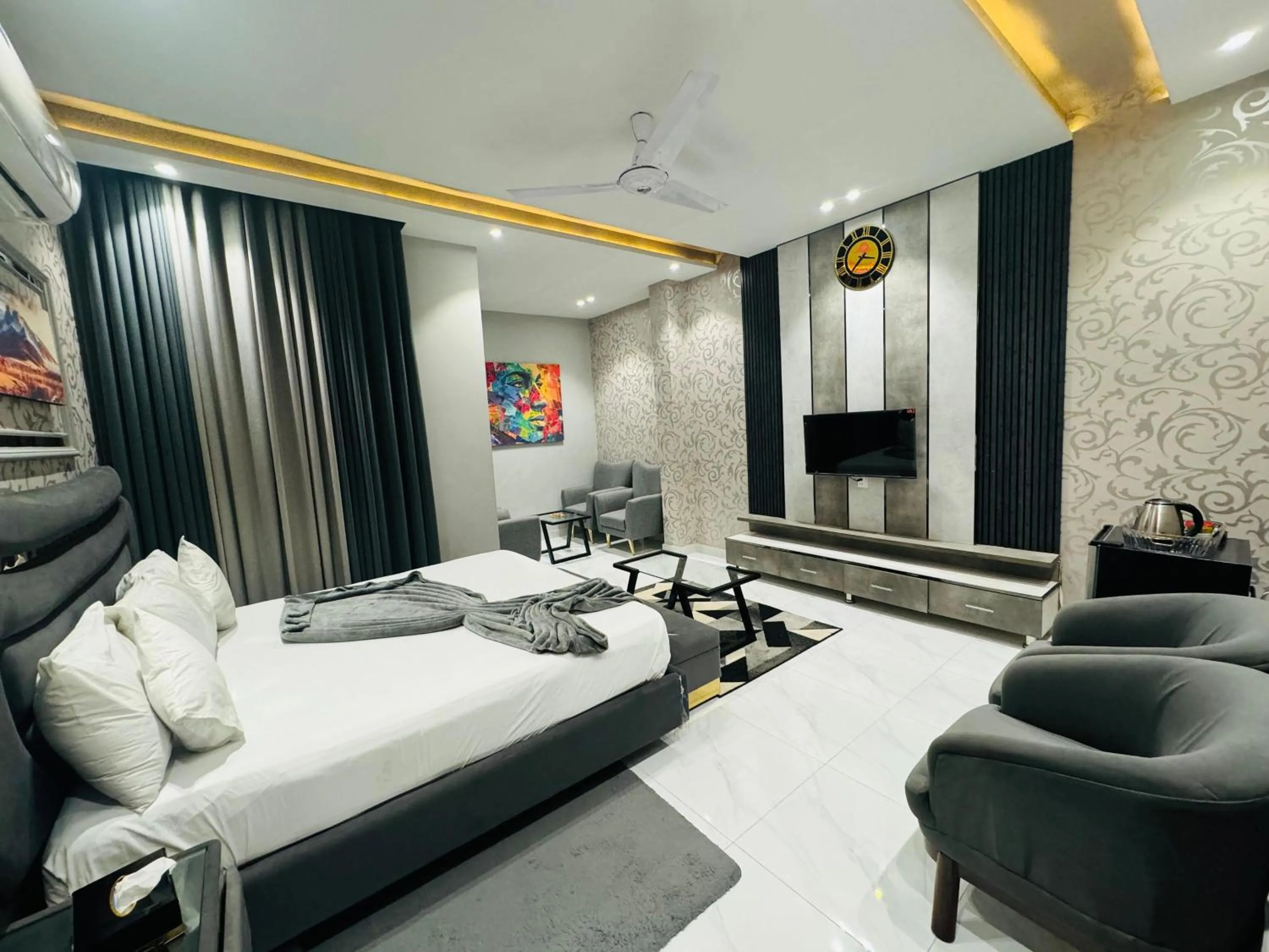 Bed in Multan Swiss Hotel