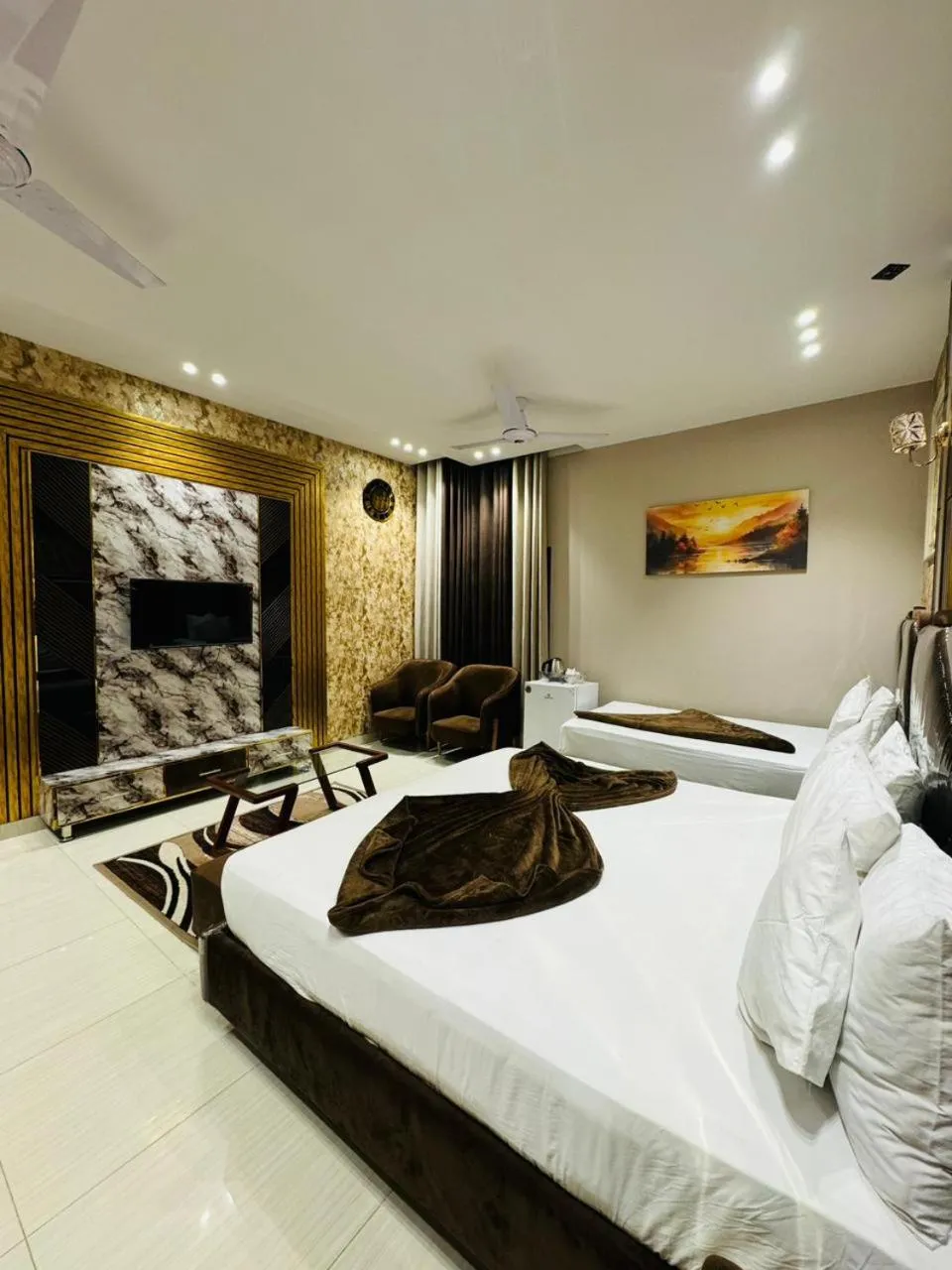 Bedroom, Bed in Multan Swiss Hotel