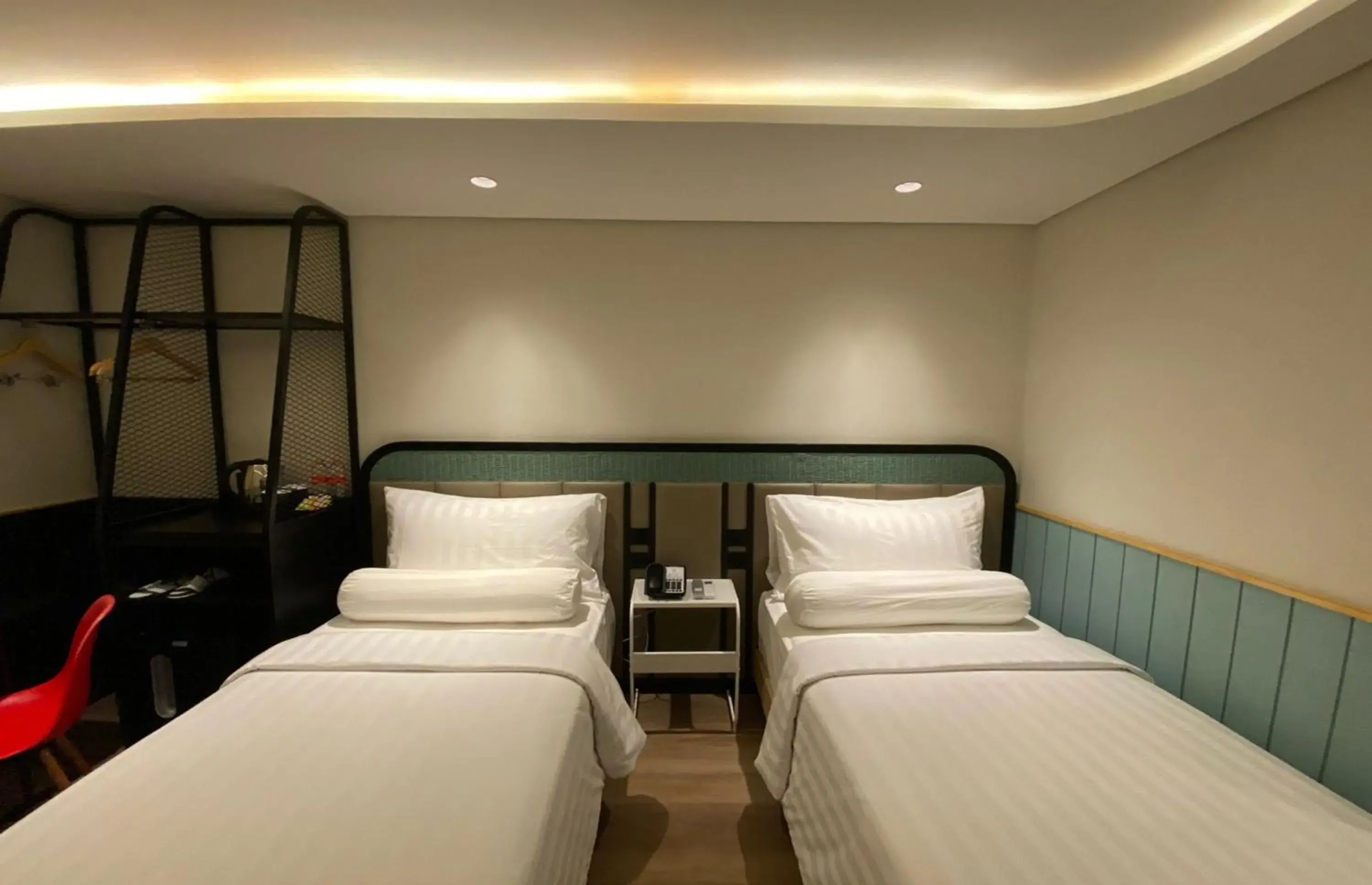 Superior Twin Room in Luxeur Jakarta - Setiabudi Superior Twin Room in Luxeur Jakarta - Setiabudi