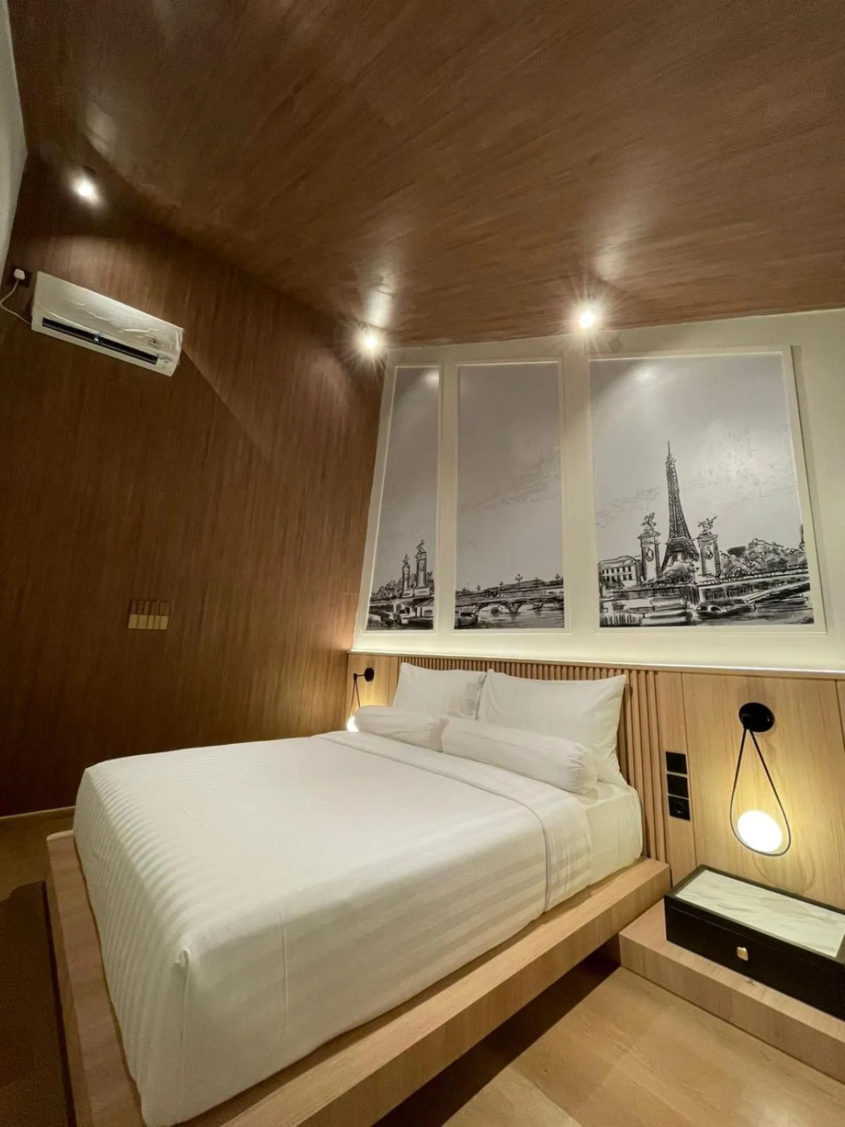 Bed in Luxeur Jakarta - Setiabudi