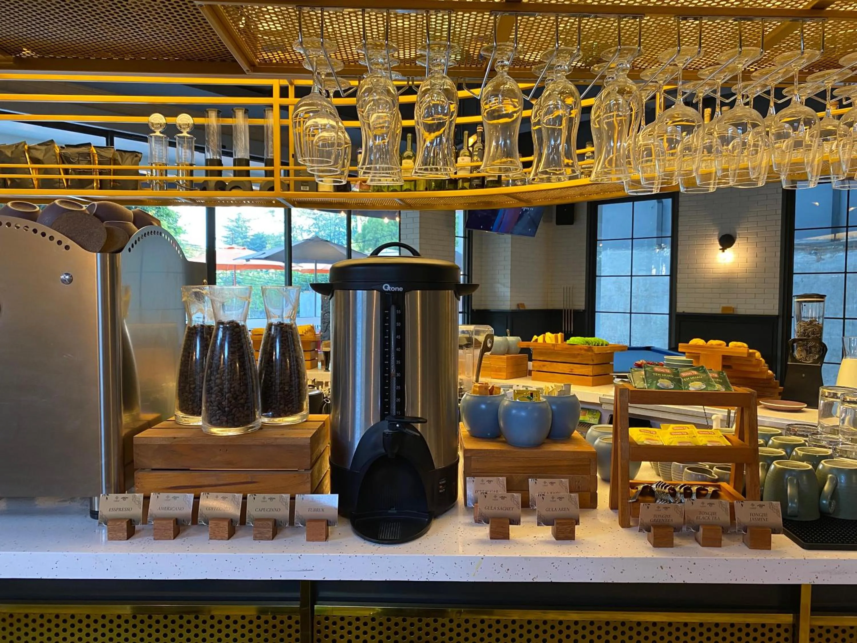 Food and drinks in Luxeur Jakarta - Setiabudi