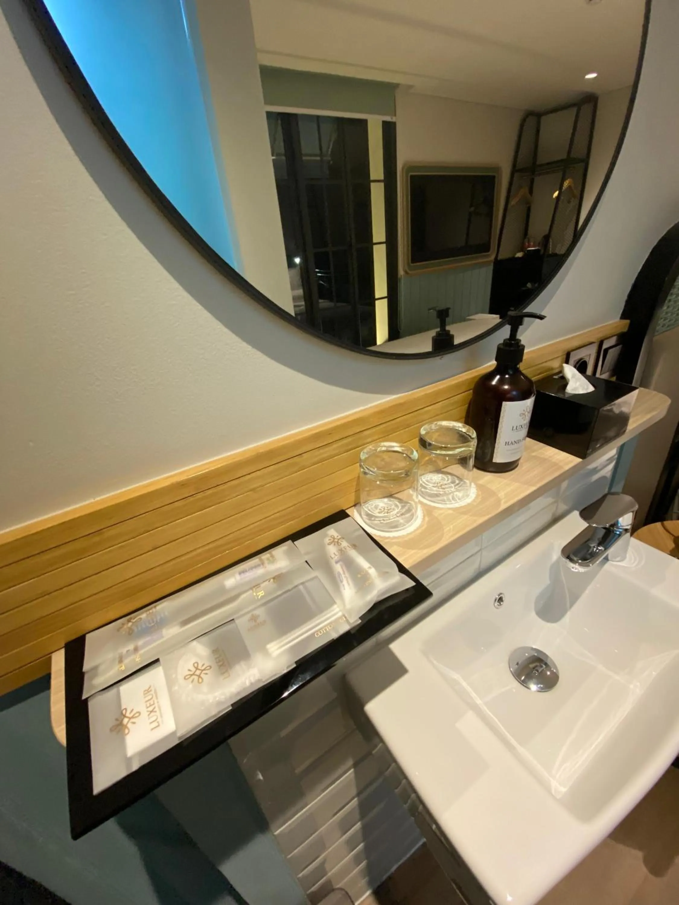 Bathroom in Luxeur Jakarta - Setiabudi