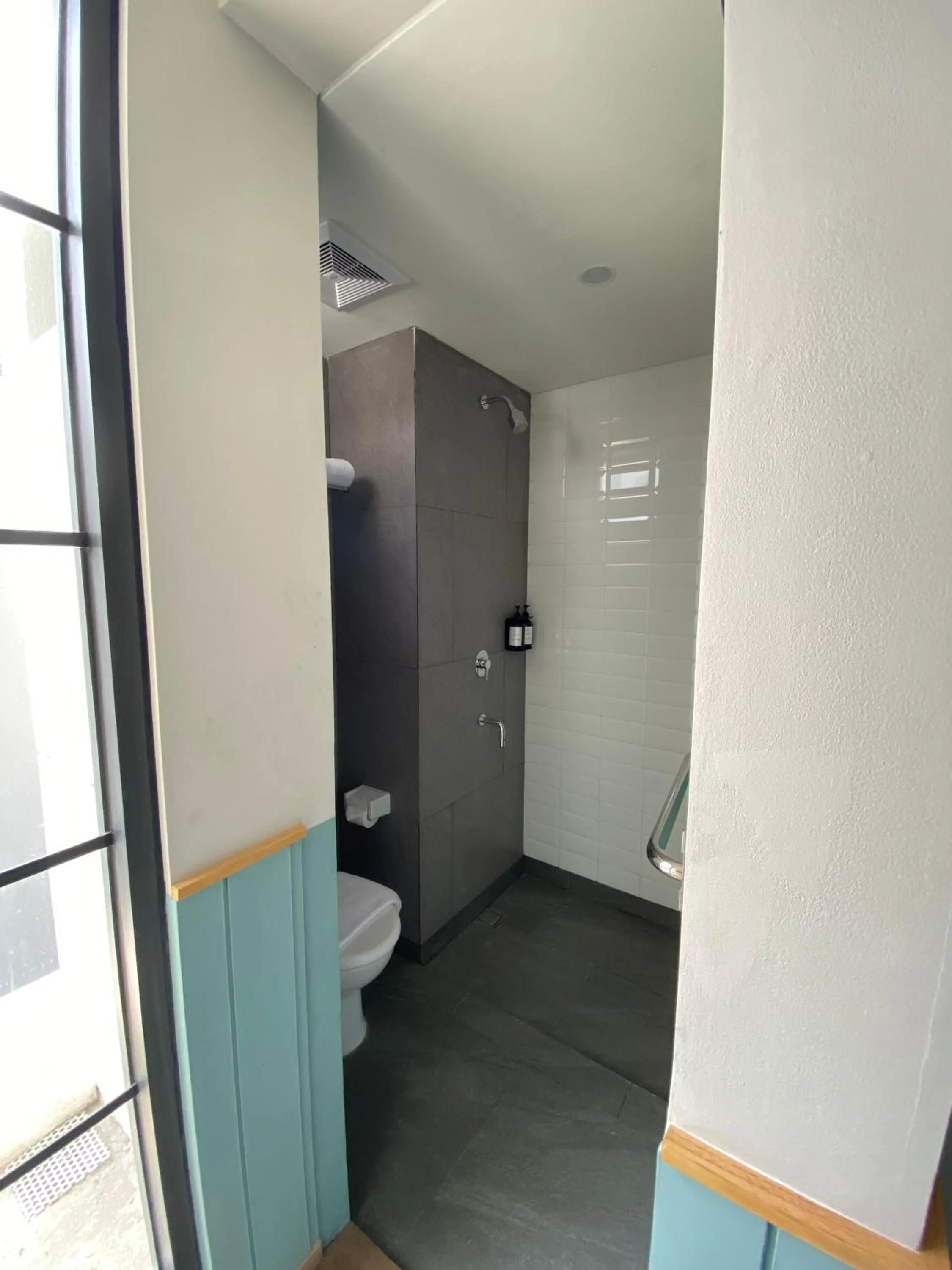 Bathroom in Luxeur Jakarta - Setiabudi