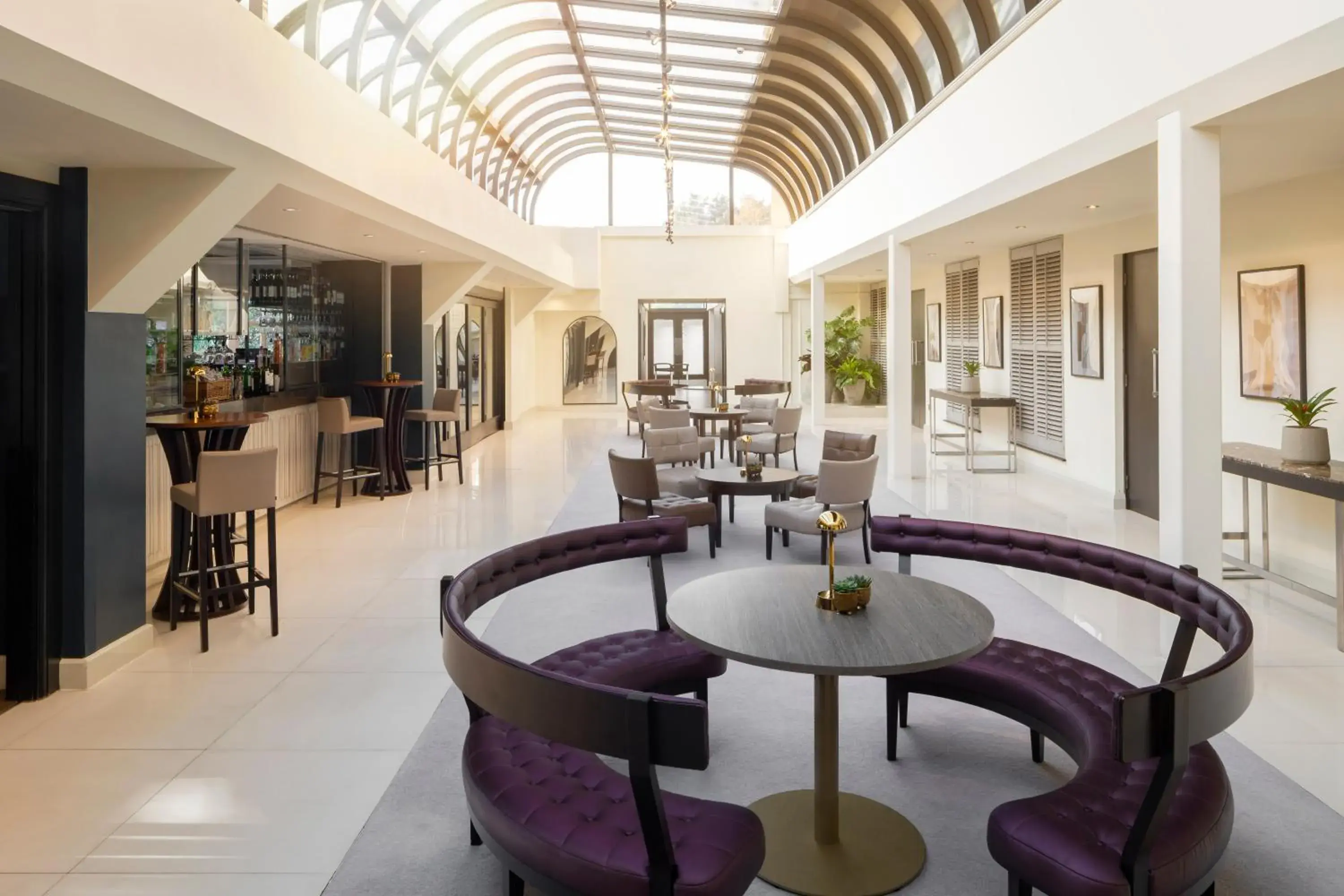 Lounge or bar in Crowne Plaza Stratford-upon-Avon by IHG Lounge or bar in Crowne Plaza Stratford-upon-Avon by IHG