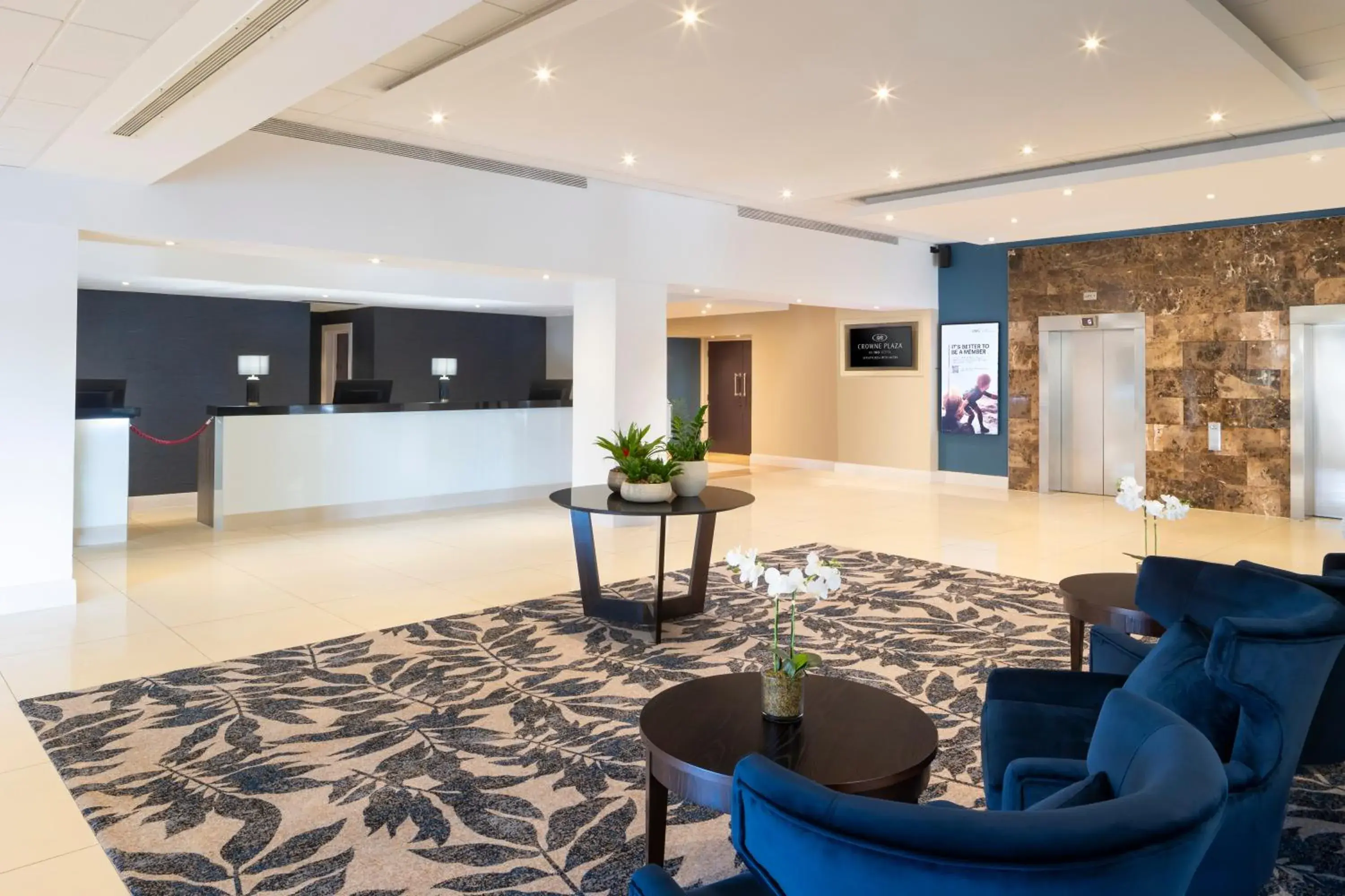 Lobby or reception in Crowne Plaza Stratford-upon-Avon by IHG Lobby or reception in Crowne Plaza Stratford-upon-Avon by IHG