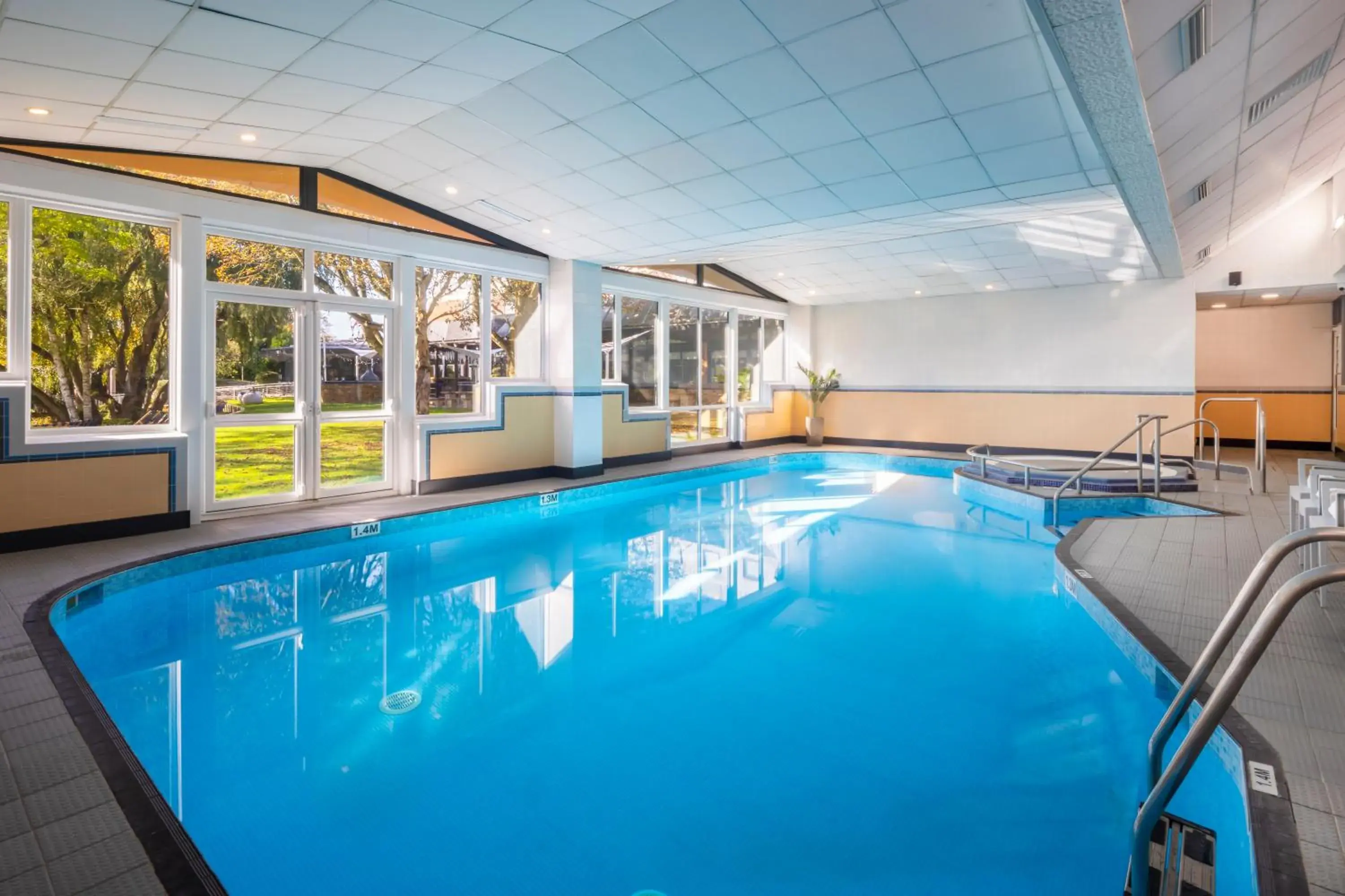 Swimming pool in Crowne Plaza Stratford-upon-Avon by IHG Swimming pool in Crowne Plaza Stratford-upon-Avon by IHG