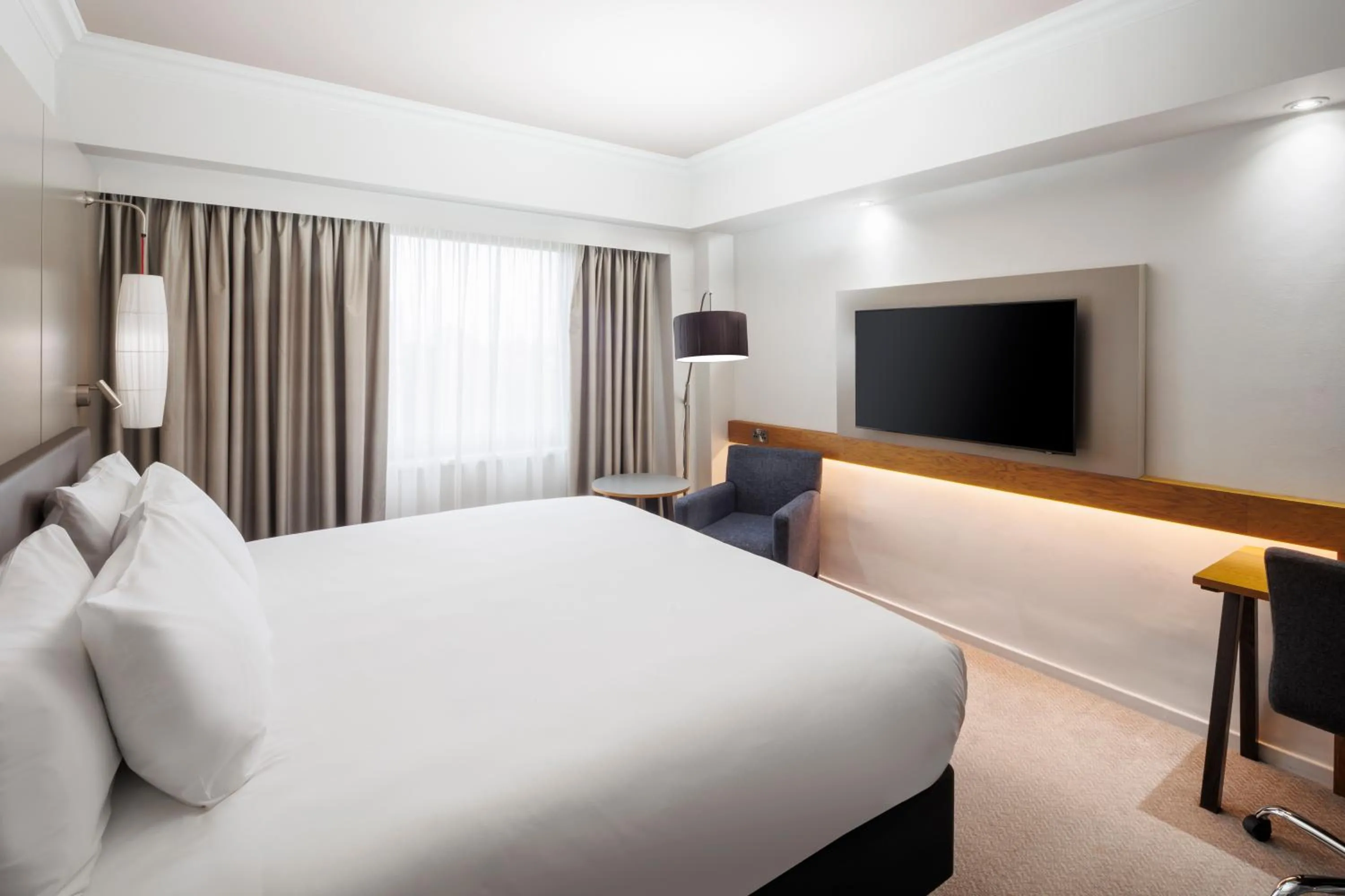 Bedroom, Bed in Crowne Plaza Stratford-upon-Avon by IHG