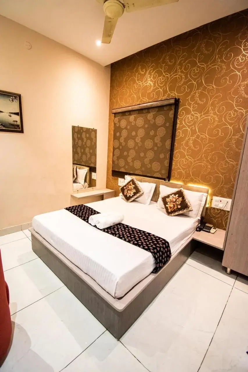 Bed in Hotel 7 PM Bed in Hotel 7 PM