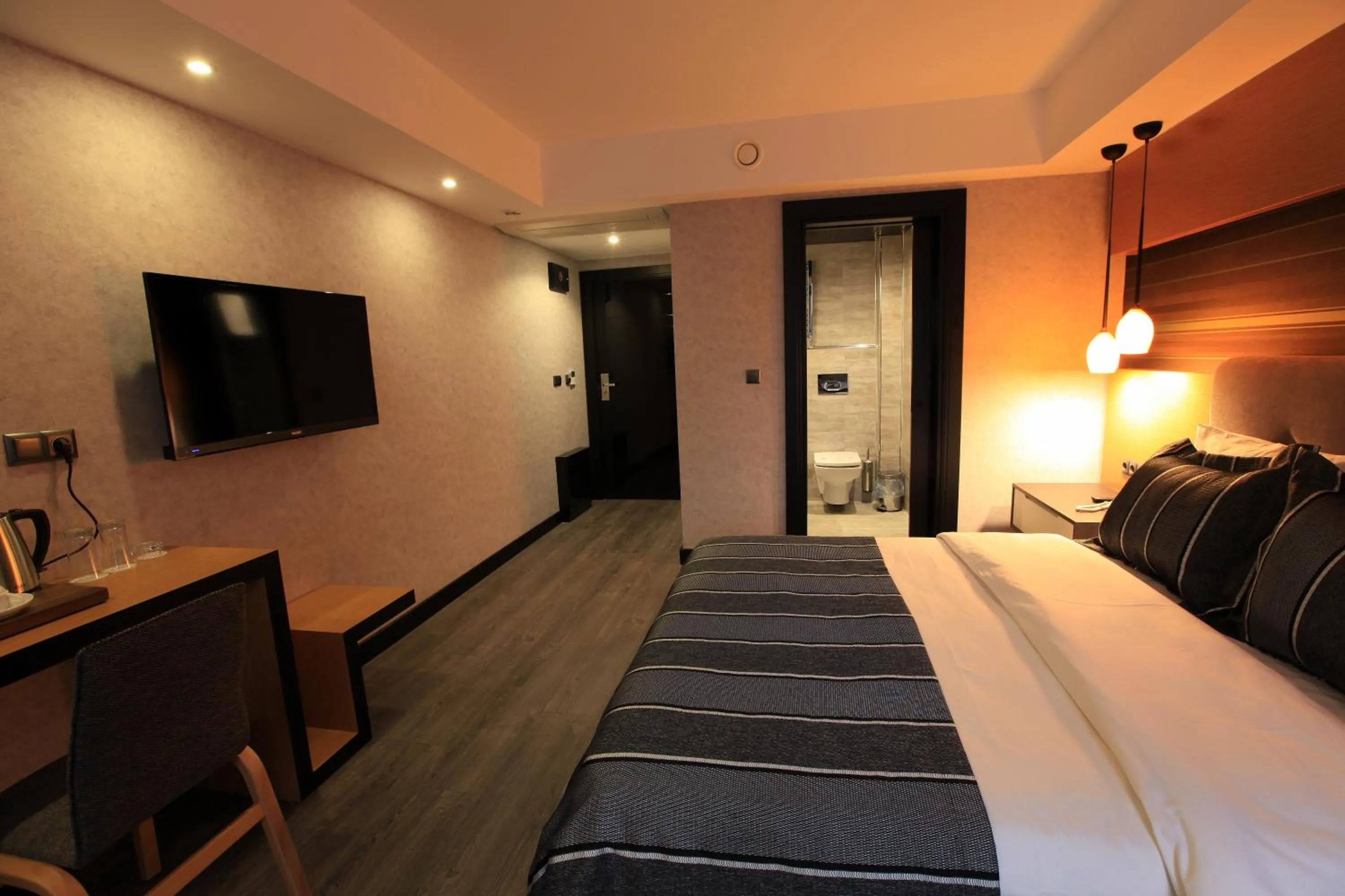 Photo of the whole room, Bed in The Black Hotel
