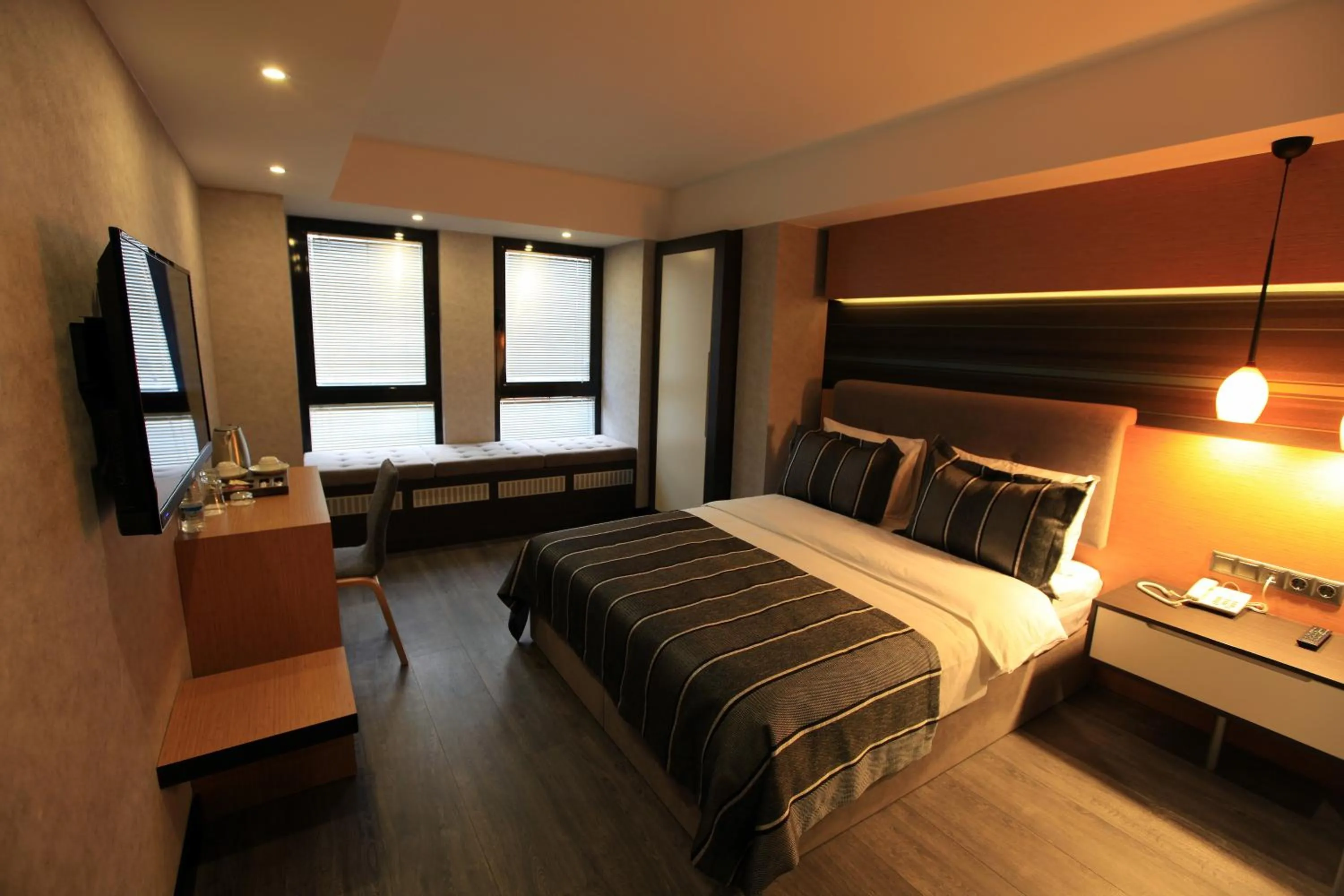 Photo of the whole room, Bed in The Black Hotel