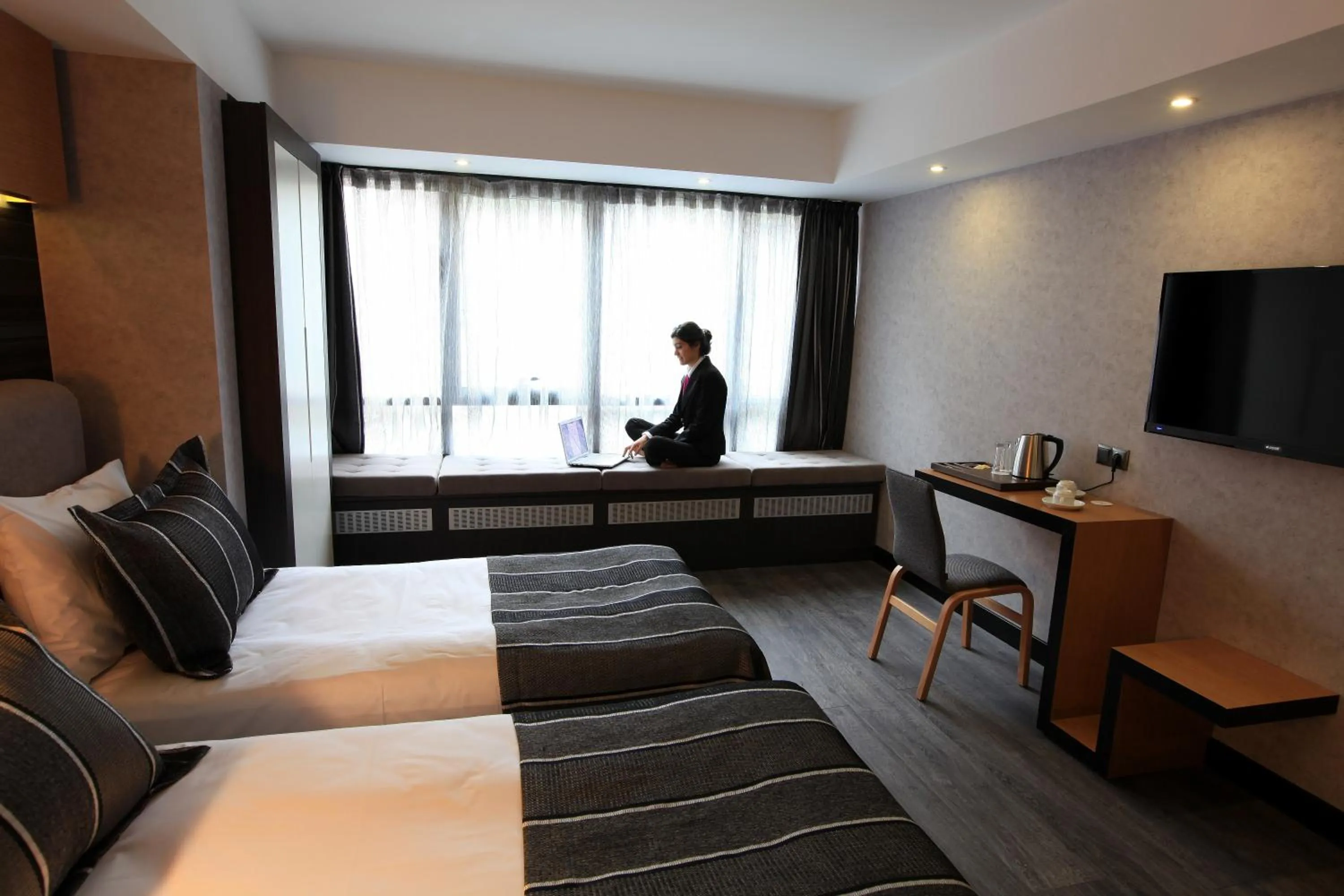Photo of the whole room, Bed in The Black Hotel