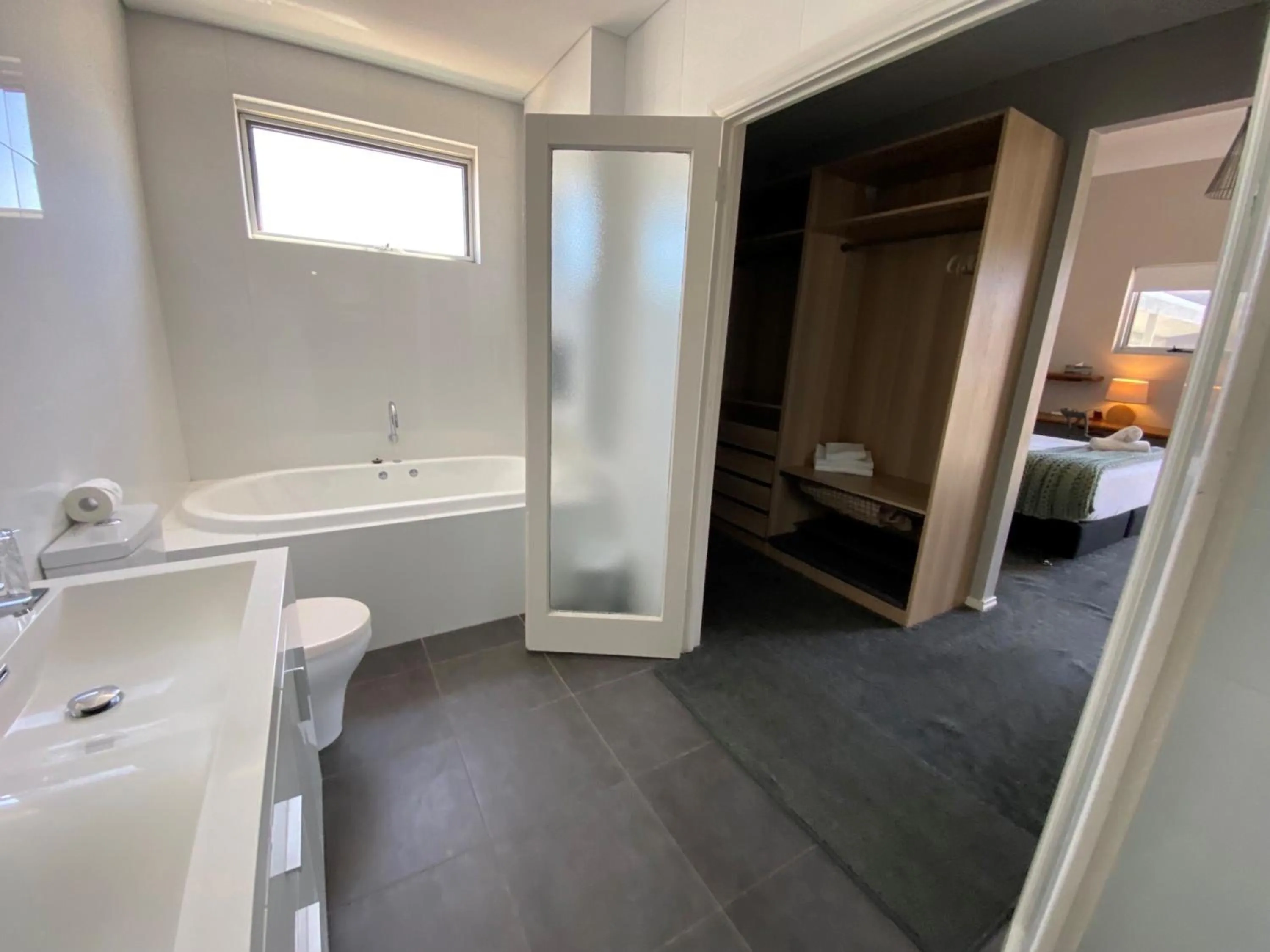 Shower, Bed in Maand Up Fremantle