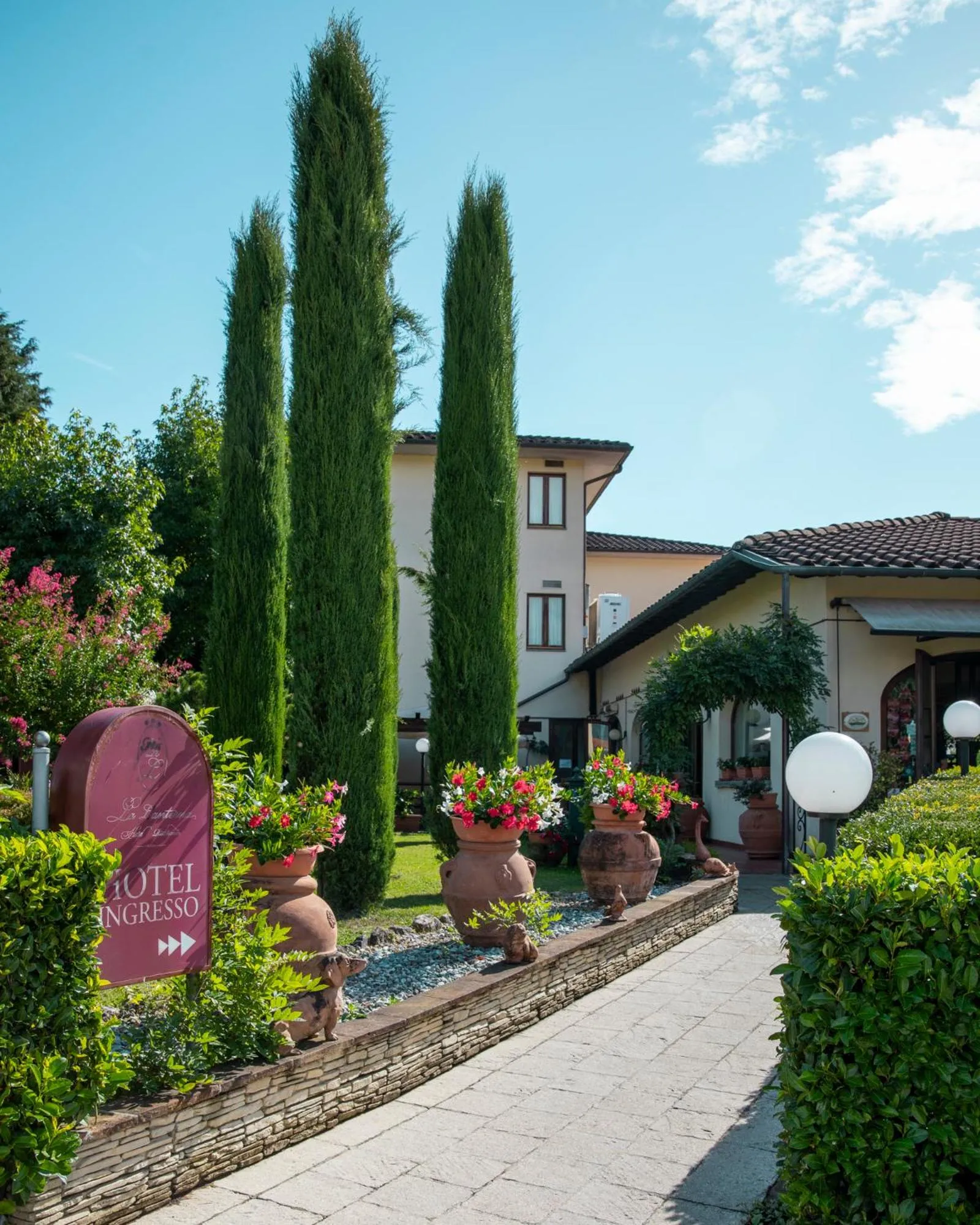 Property building in Hotel Ristorante La Lanterna