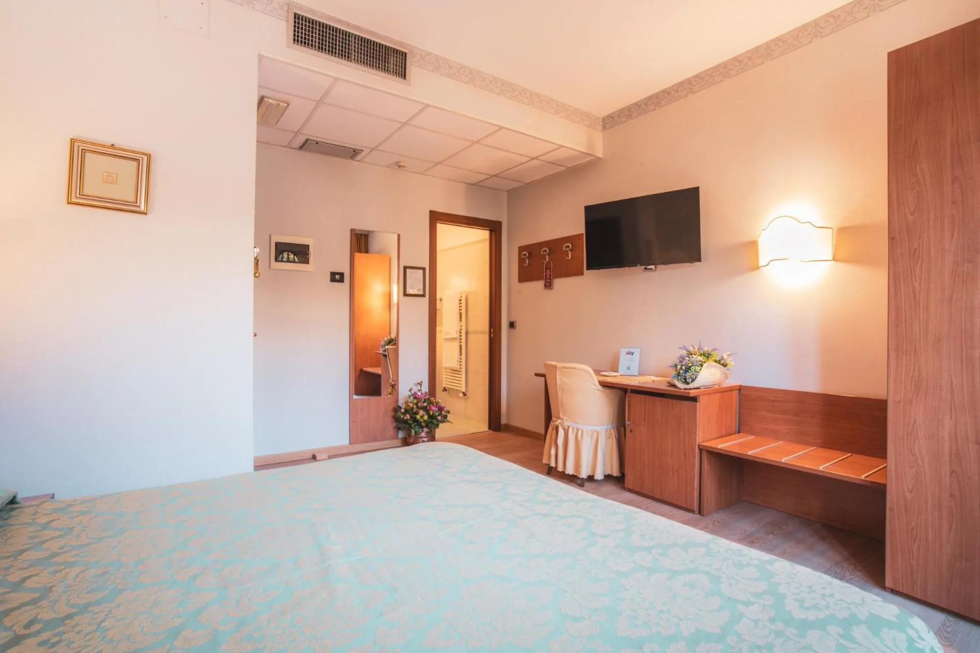 TV and multimedia, Bed in Hotel Ristorante La Lanterna