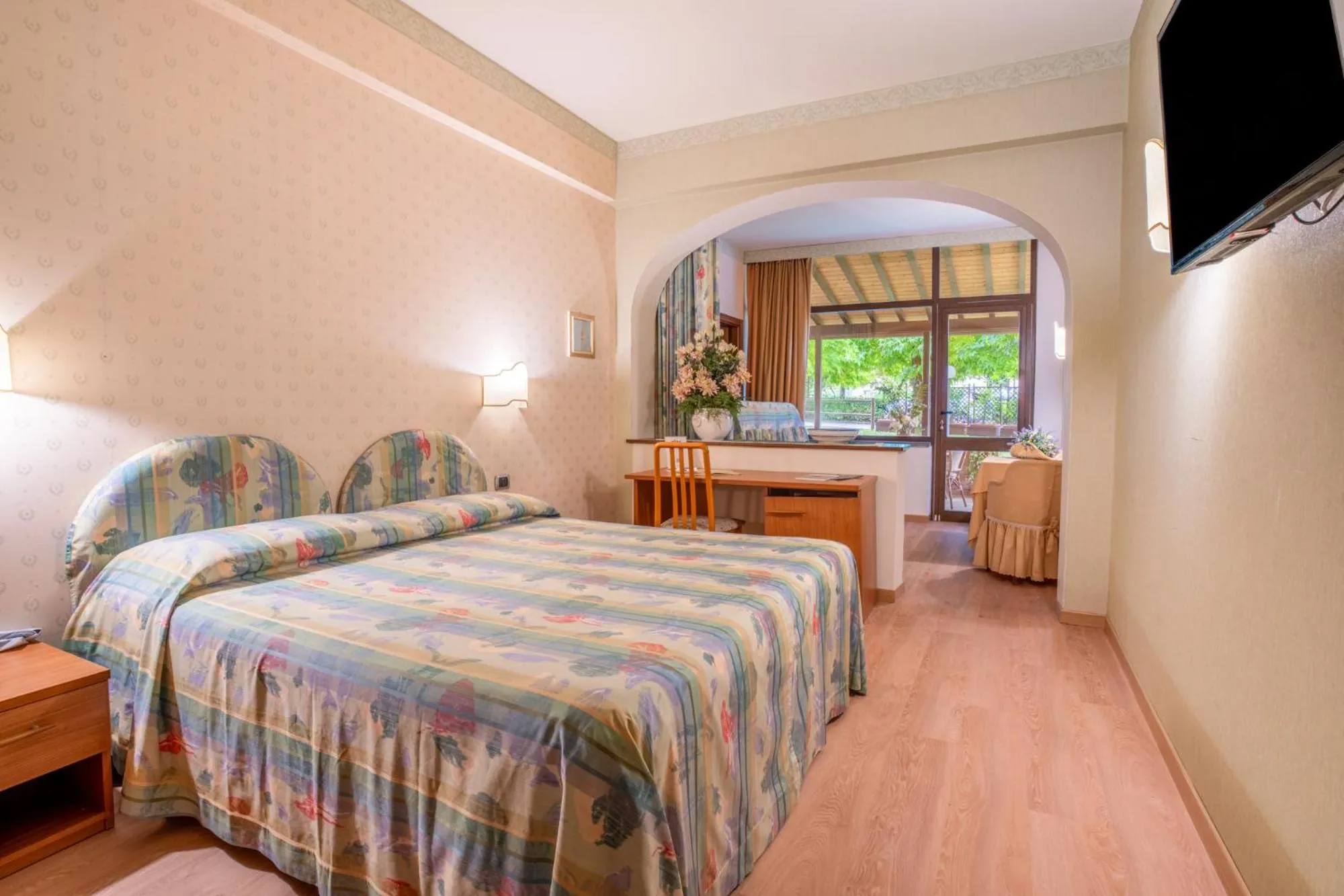 TV and multimedia, Bed in Hotel Ristorante La Lanterna