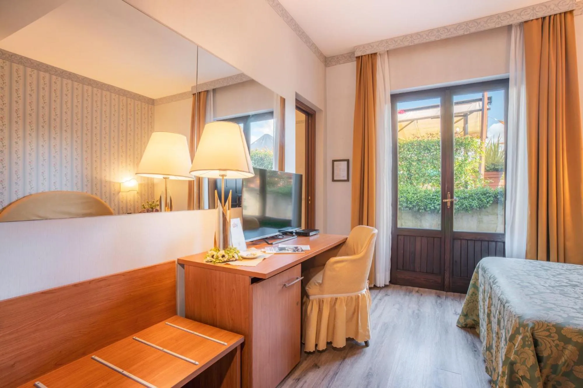 Bed in Hotel Ristorante La Lanterna