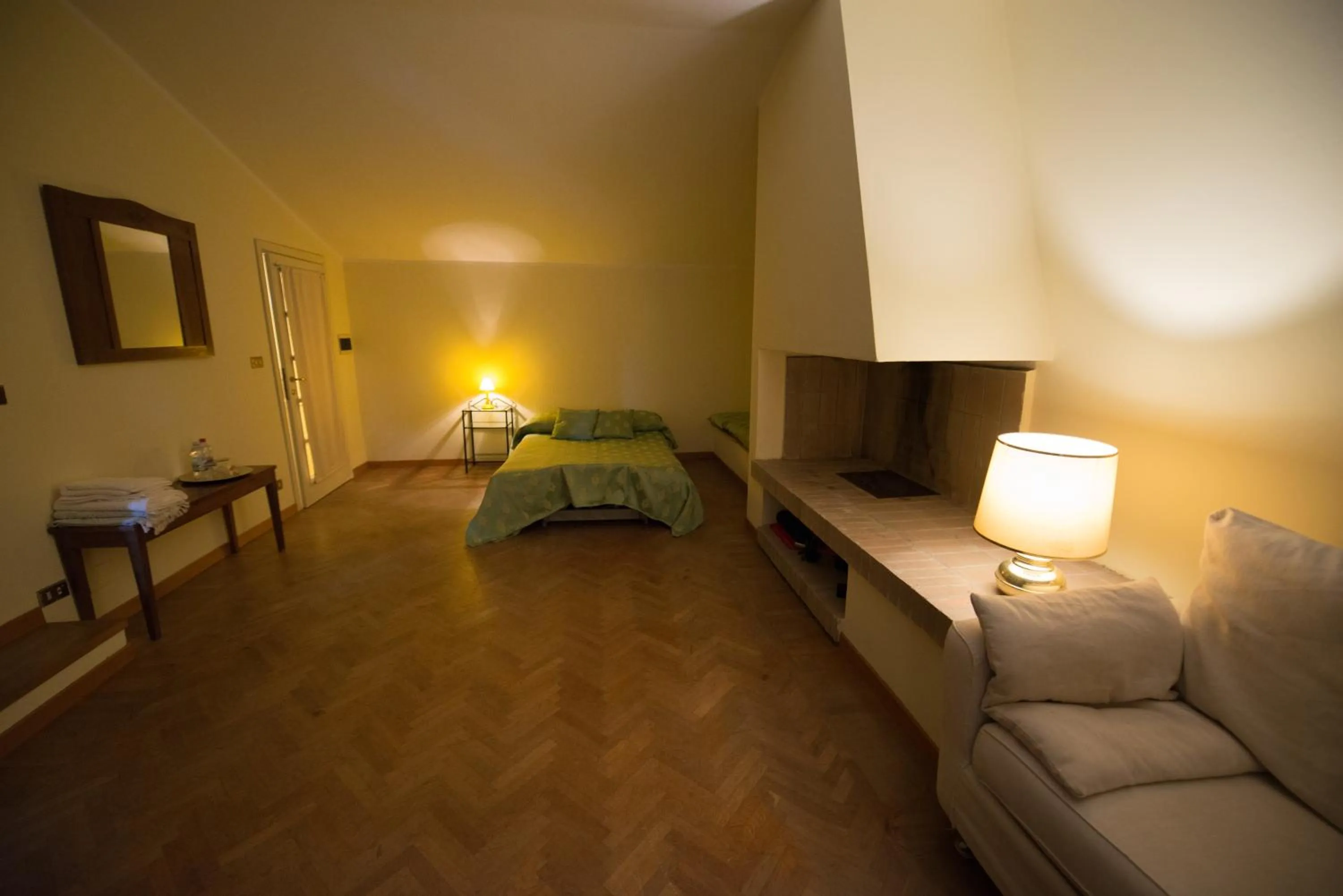 Communal lounge/ TV room, Bed in Villa Sargiano