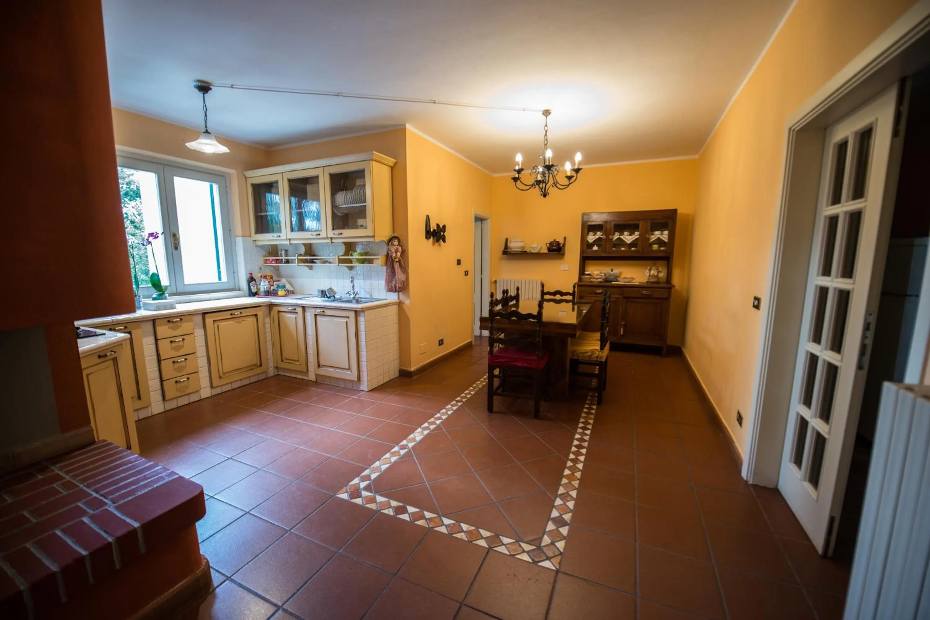 Communal kitchen in Villa Sargiano