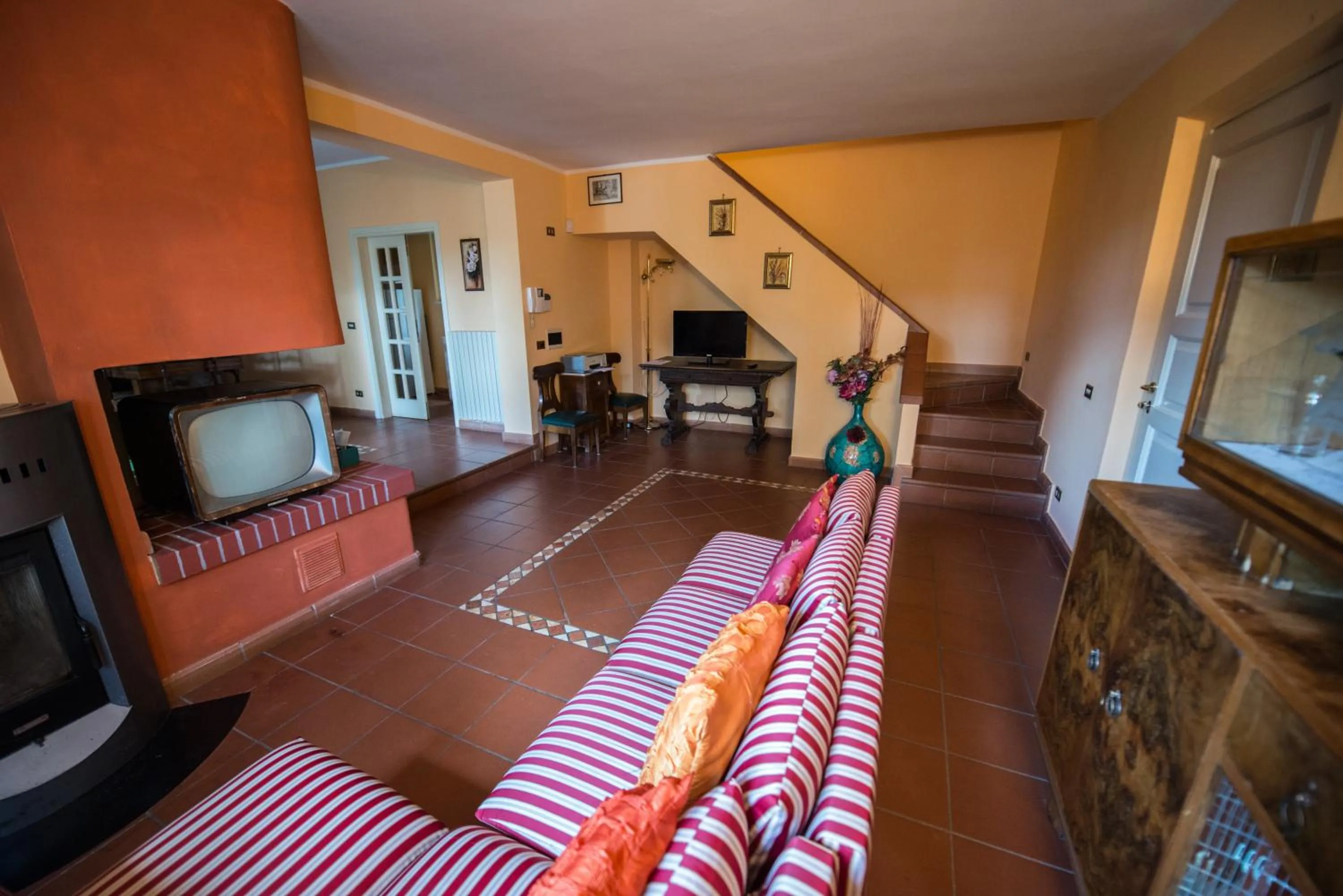 Communal lounge/ TV room in Villa Sargiano