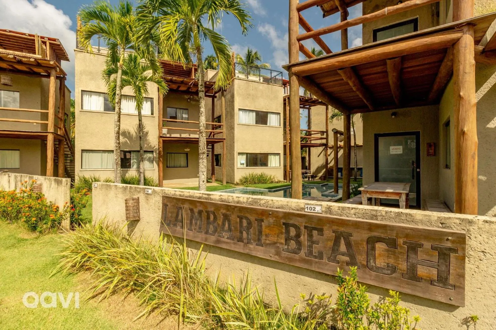 Casa com Piscina Privativa Lambari 102 by Qavi