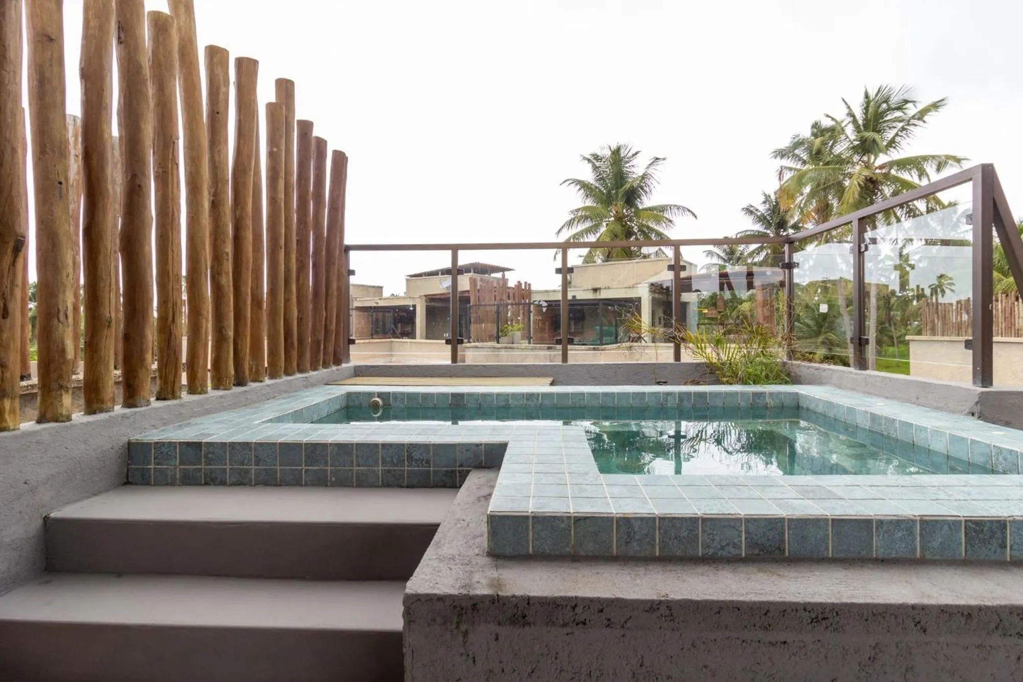 Casa com Piscina Privativa Lambari 102 by Qavi
