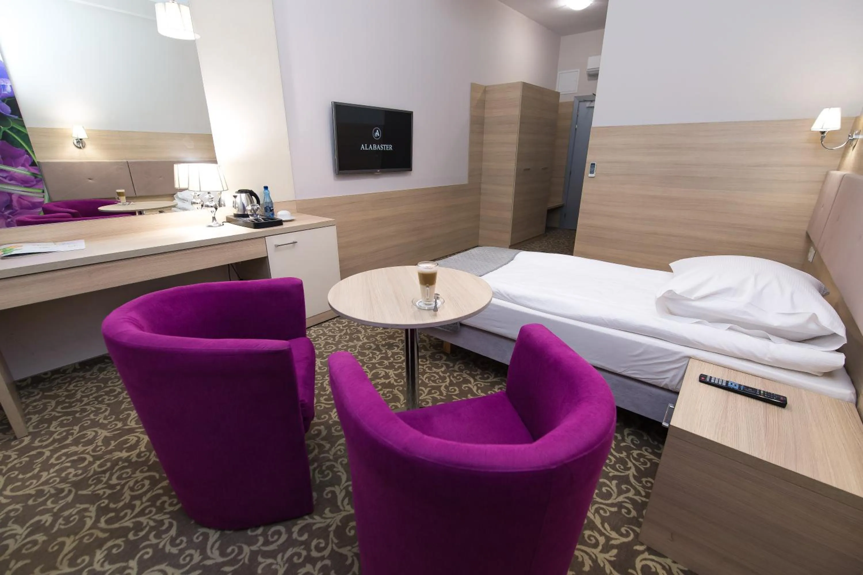 Photo of the whole room, Bed in Alabaster Rezydencja