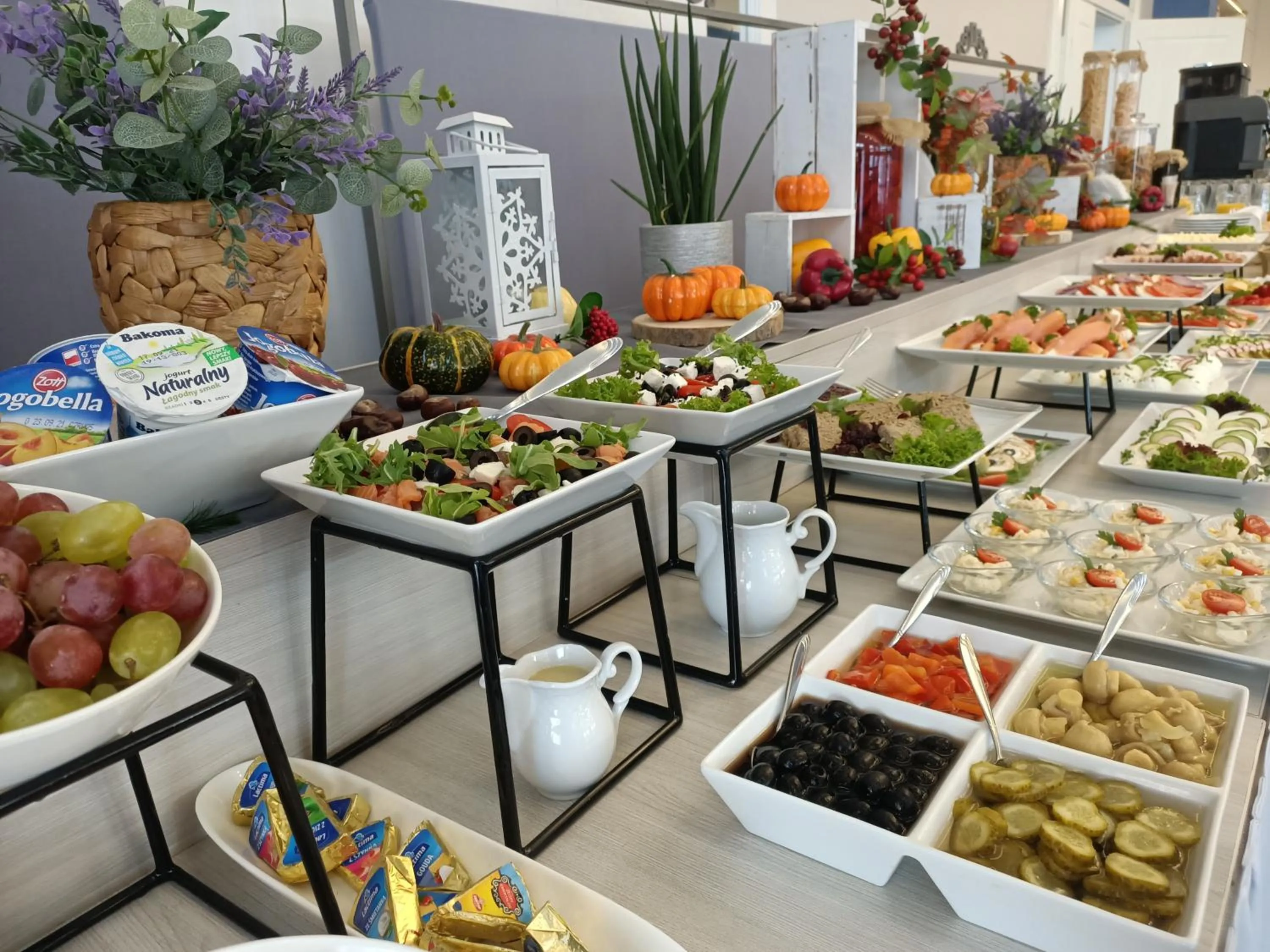 Buffet breakfast in Alabaster Rezydencja