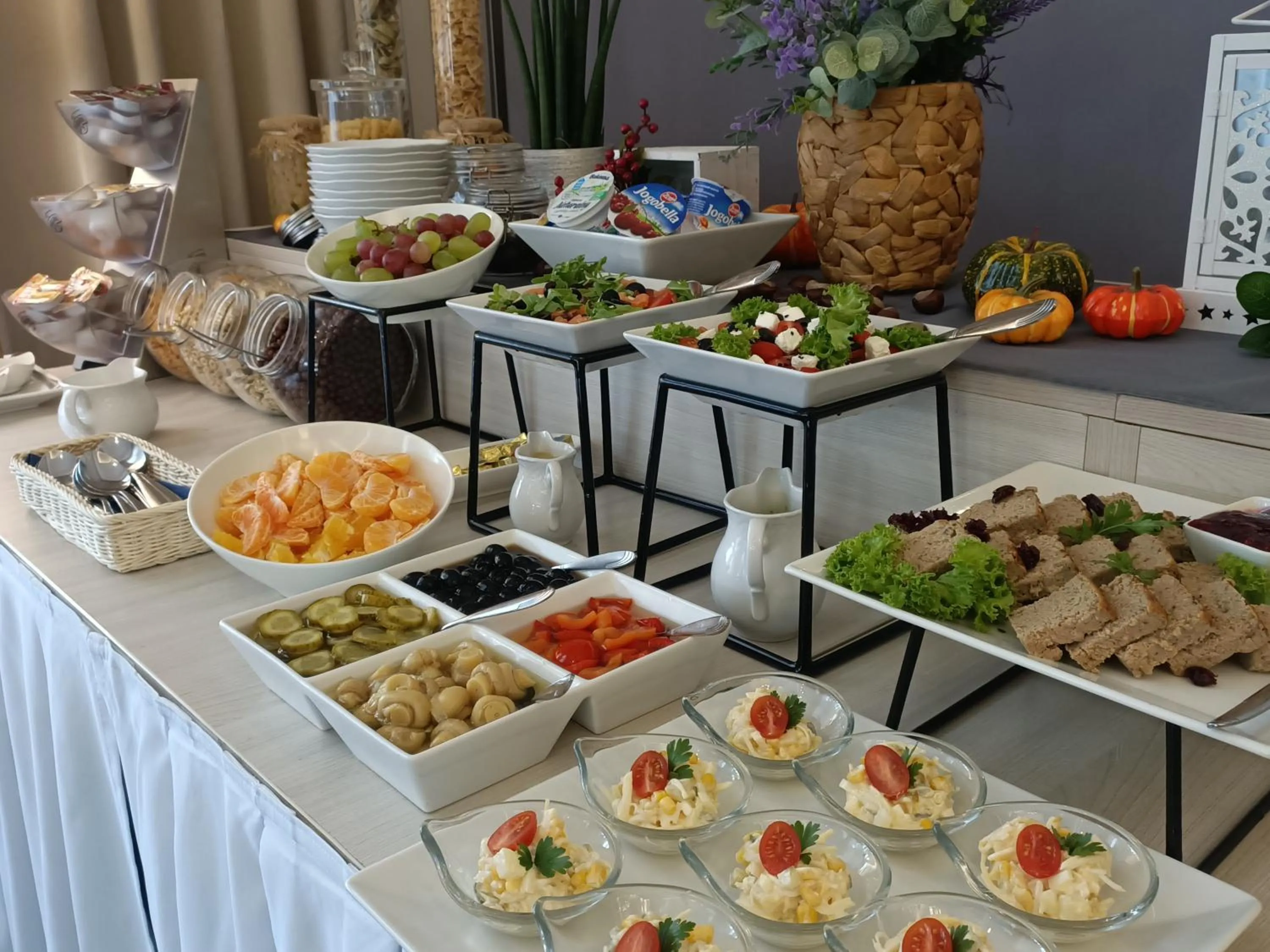 Buffet breakfast in Alabaster Rezydencja