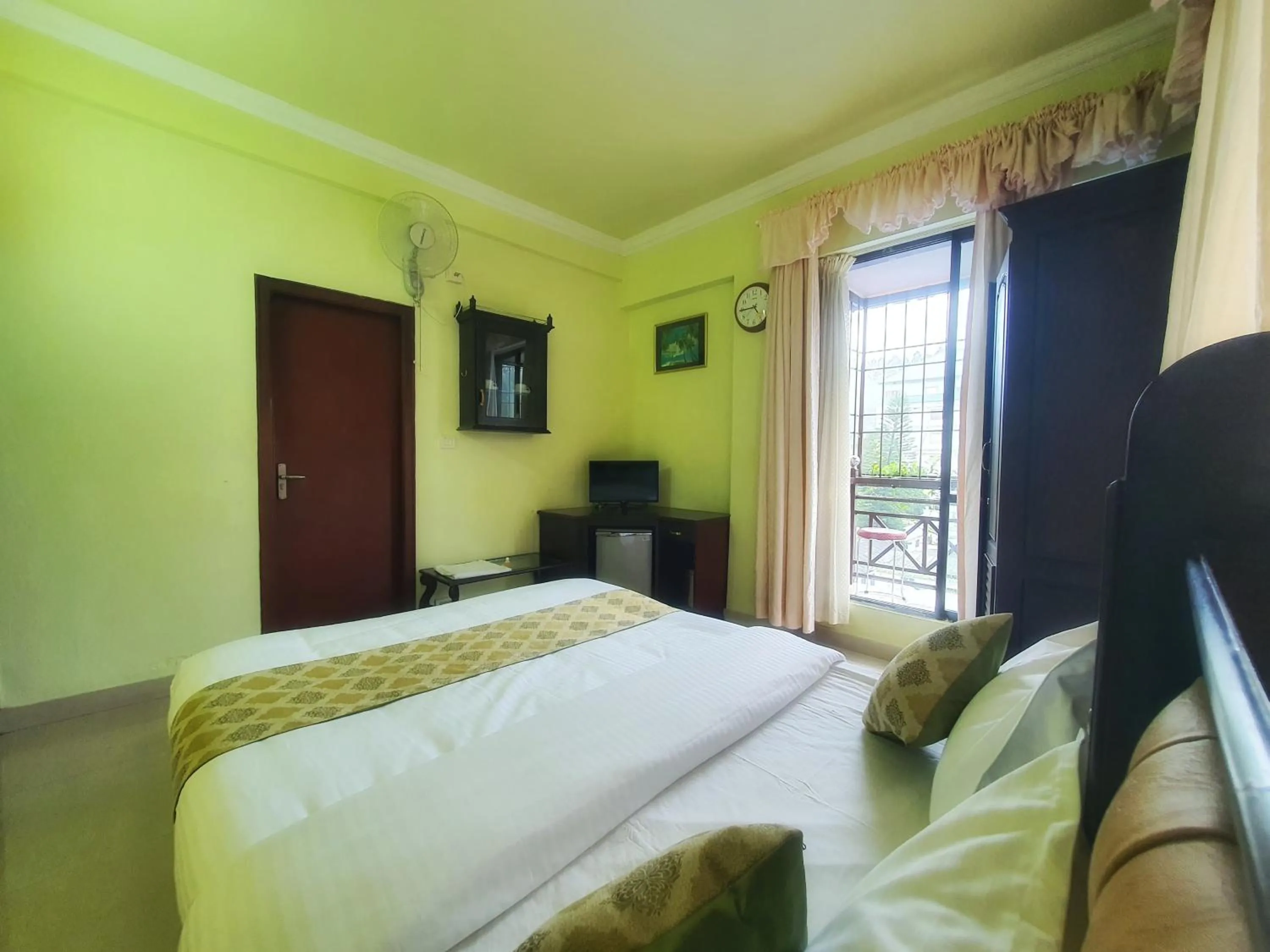 Budget Double Room - single occupancy in The Paradise by Prasanth