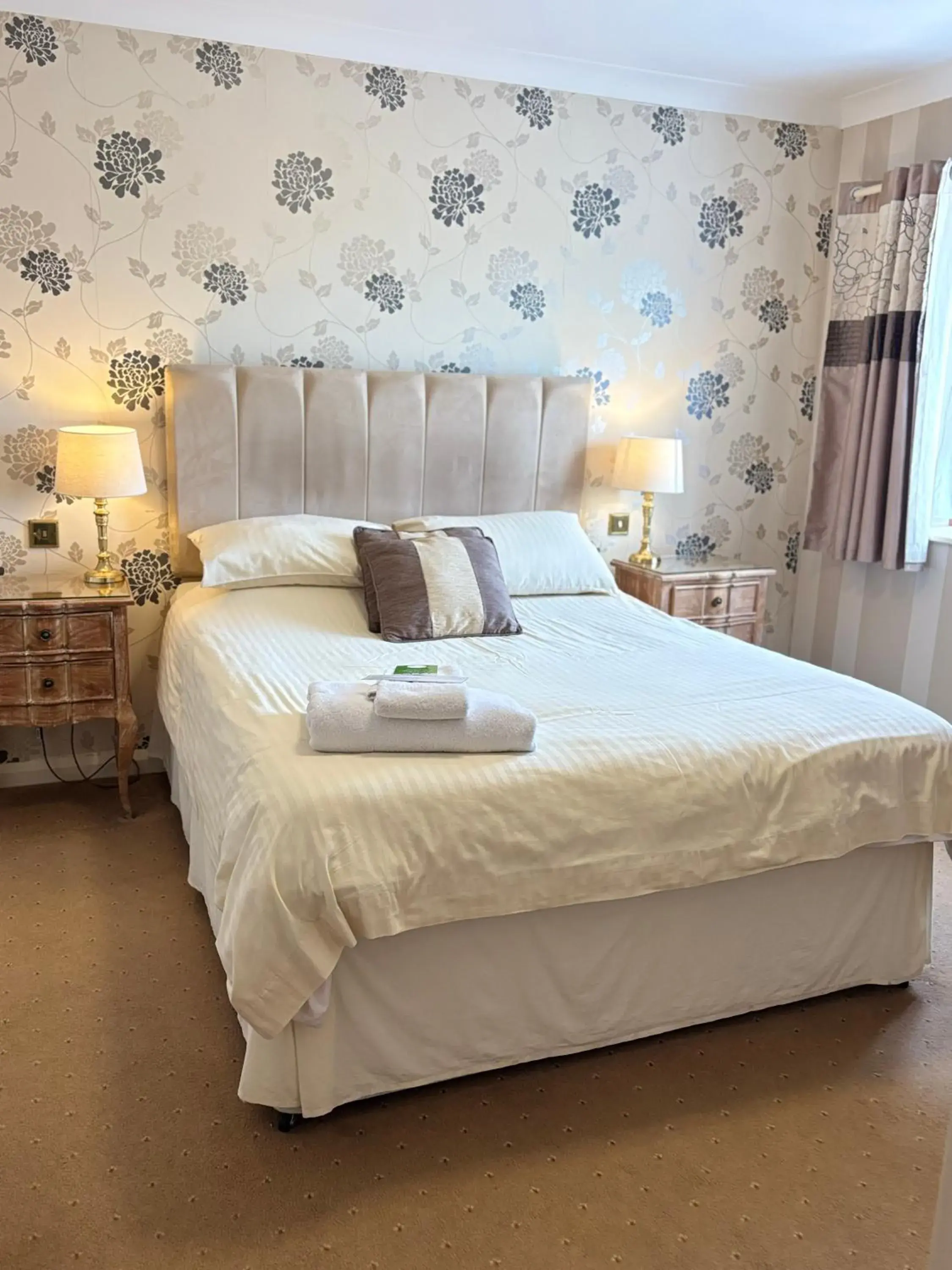 Executive Double En Suite in Albright Hussey Manor Executive Double En Suite in Albright Hussey Manor