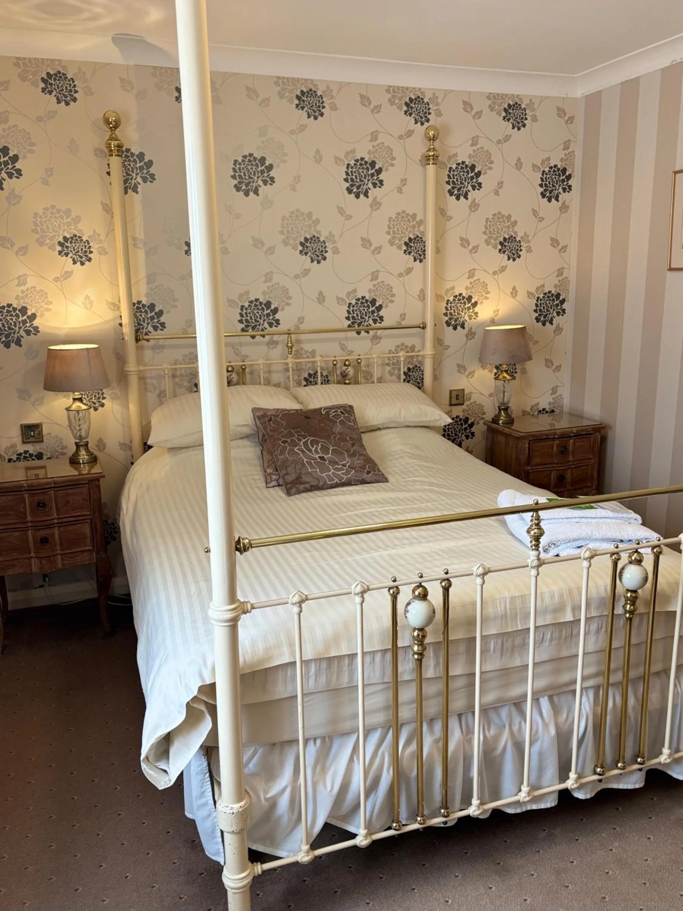 Bedroom, Bed in Albright Hussey Manor