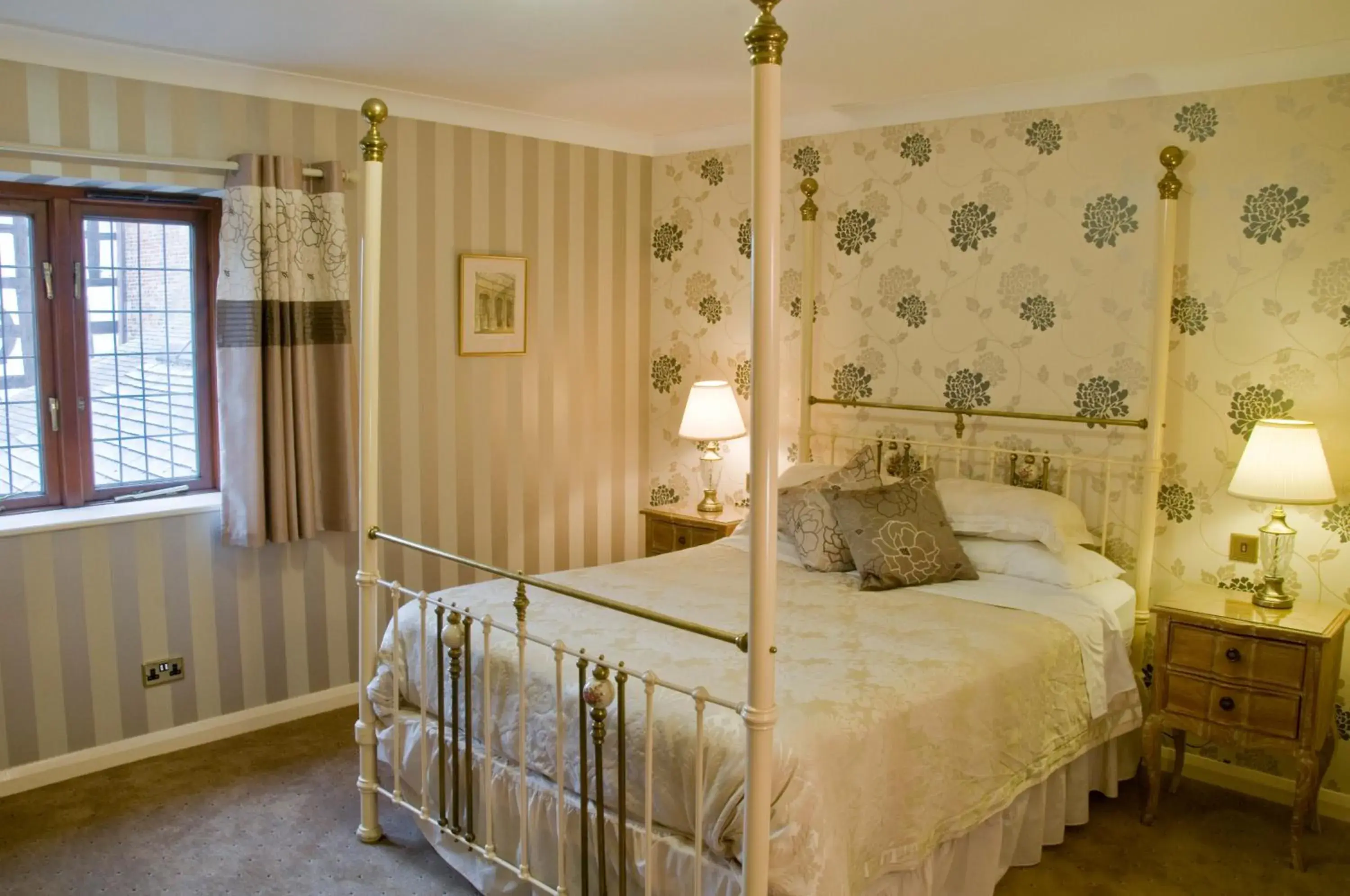 Superior Double Room with Bath in Albright Hussey Manor Superior Double Room with Bath in Albright Hussey Manor