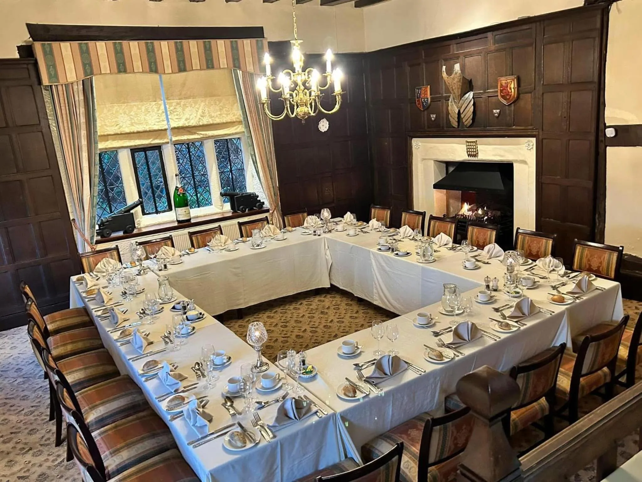 Restaurant/places to eat in Albright Hussey Manor