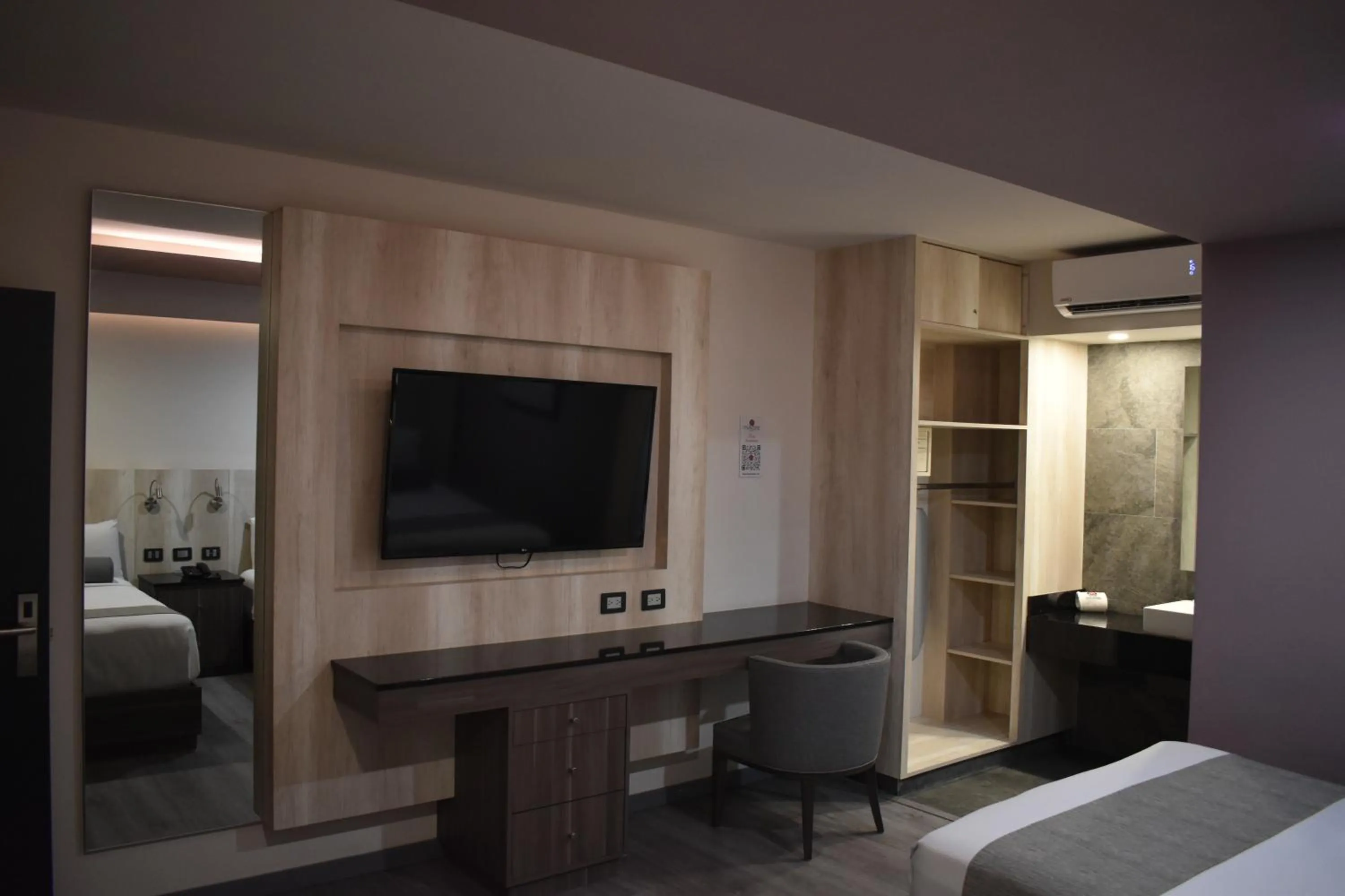TV and multimedia, Bed in Hotel Frontiere Tijuana