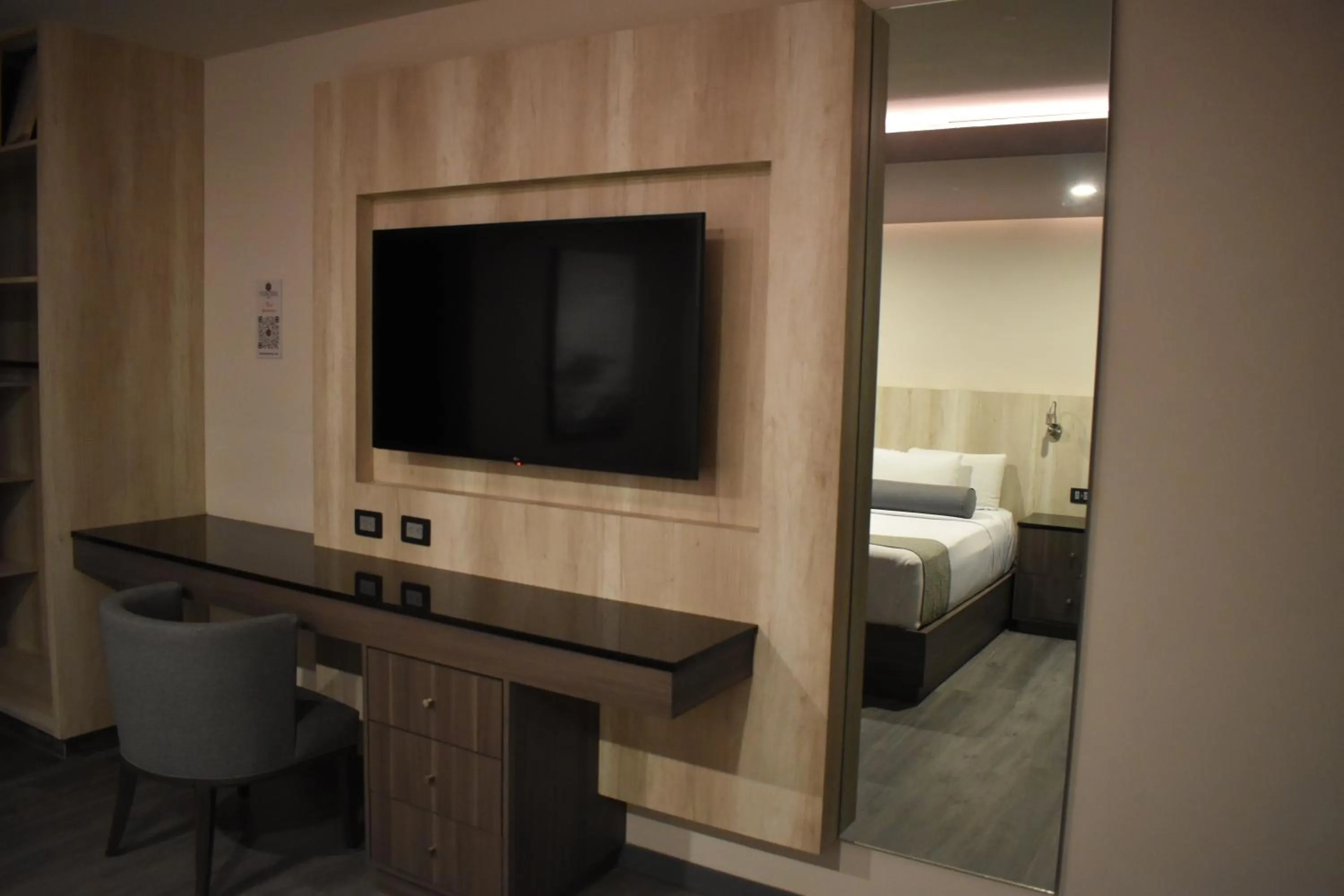 TV and multimedia, Bed in Hotel Frontiere Tijuana