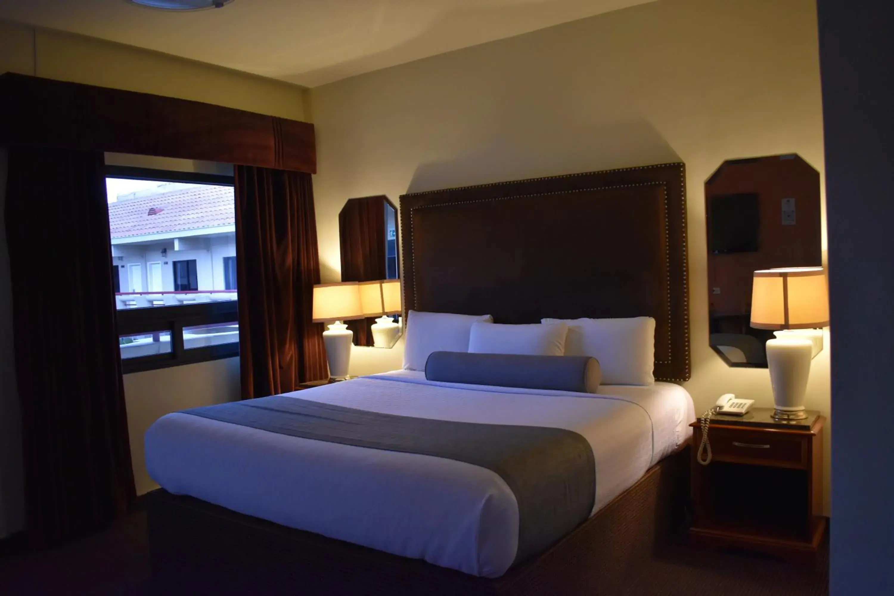 Standard Queen Room in Hotel Frontiere Tijuana Standard Queen Room in Hotel Frontiere Tijuana