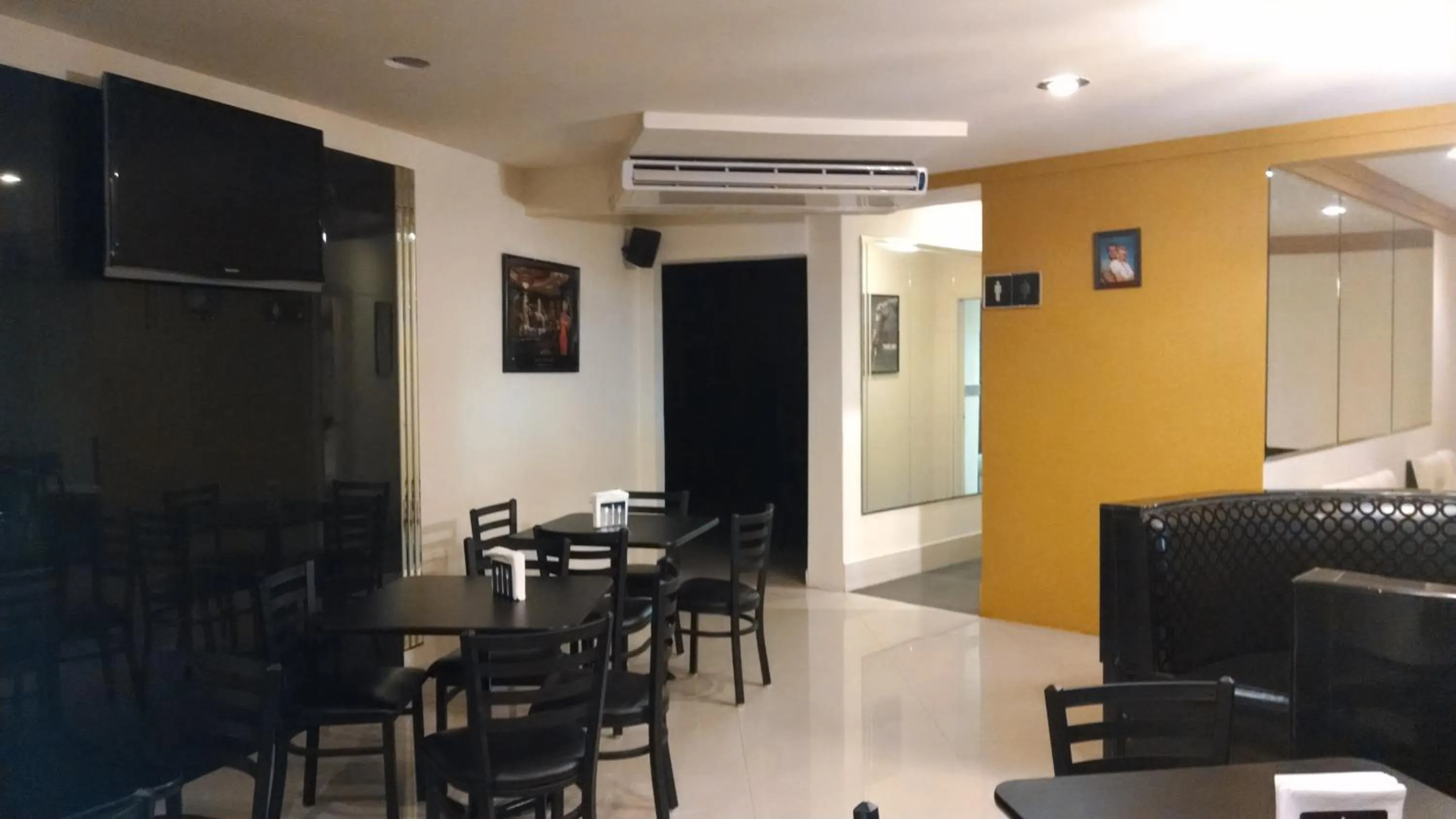 Restaurant/places to eat in Hotel Frontiere Tijuana