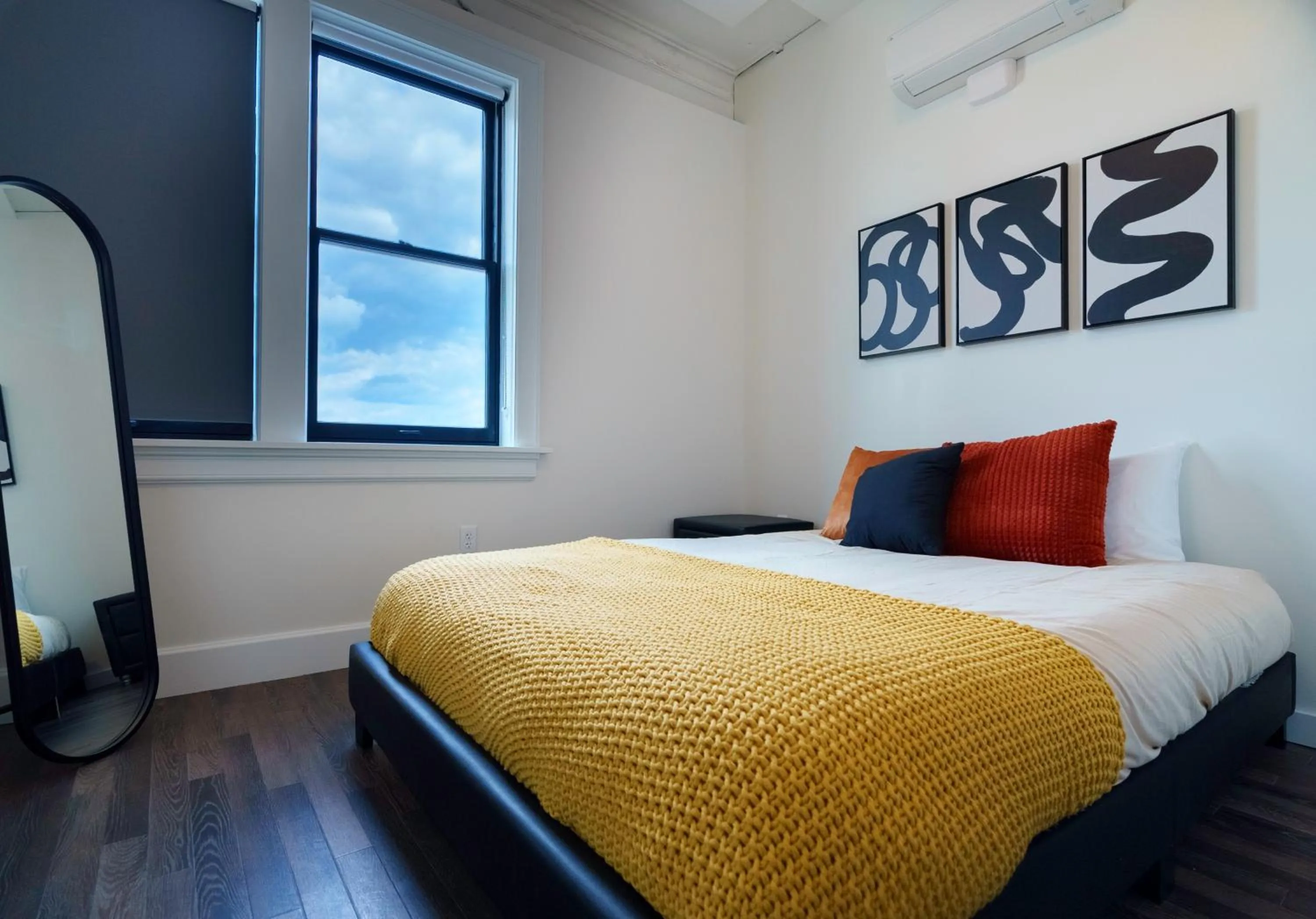 Property building, Bed in The Standard Downtown Columbus