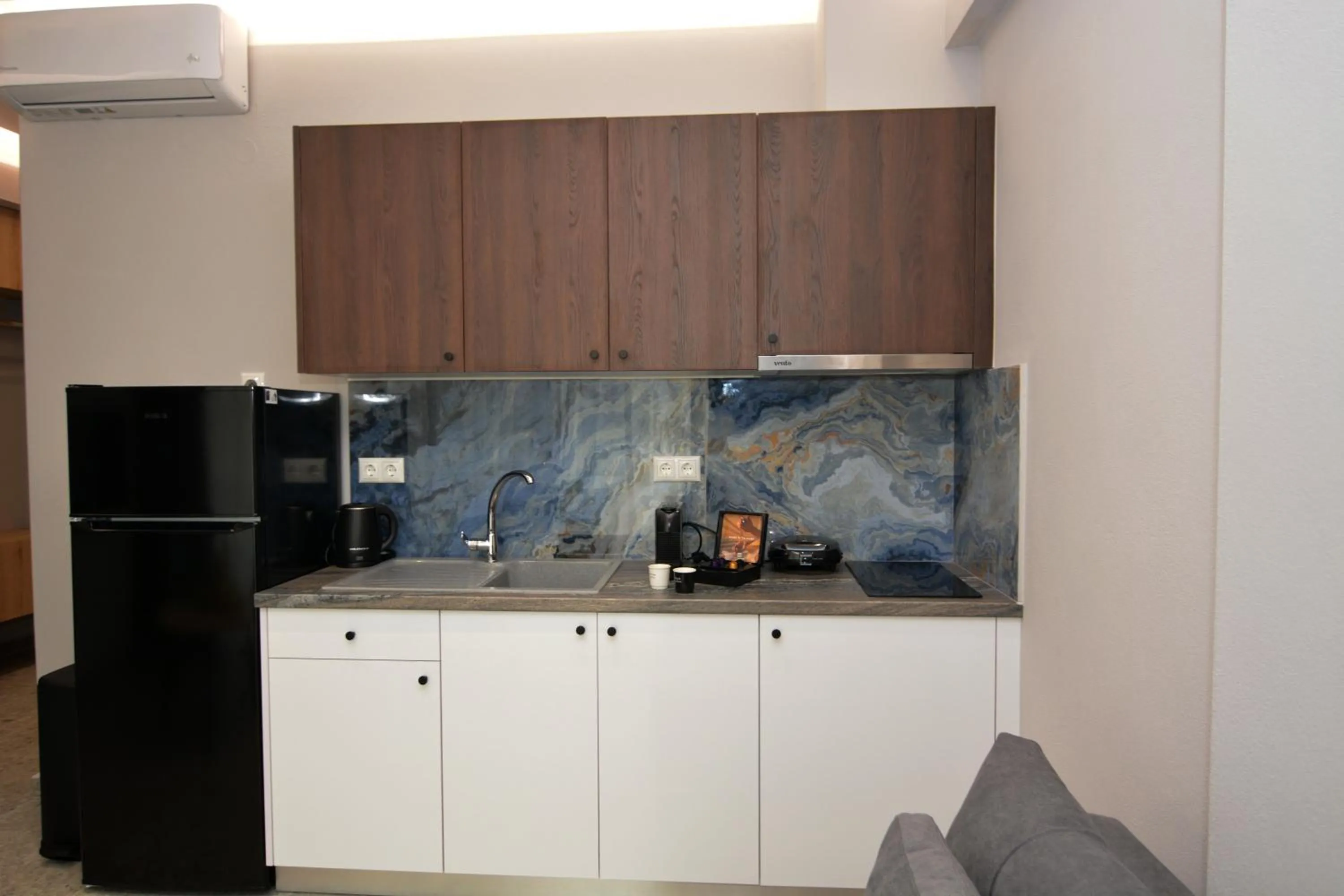 Kitchen or kitchenette in Mavili Luxury Apartments