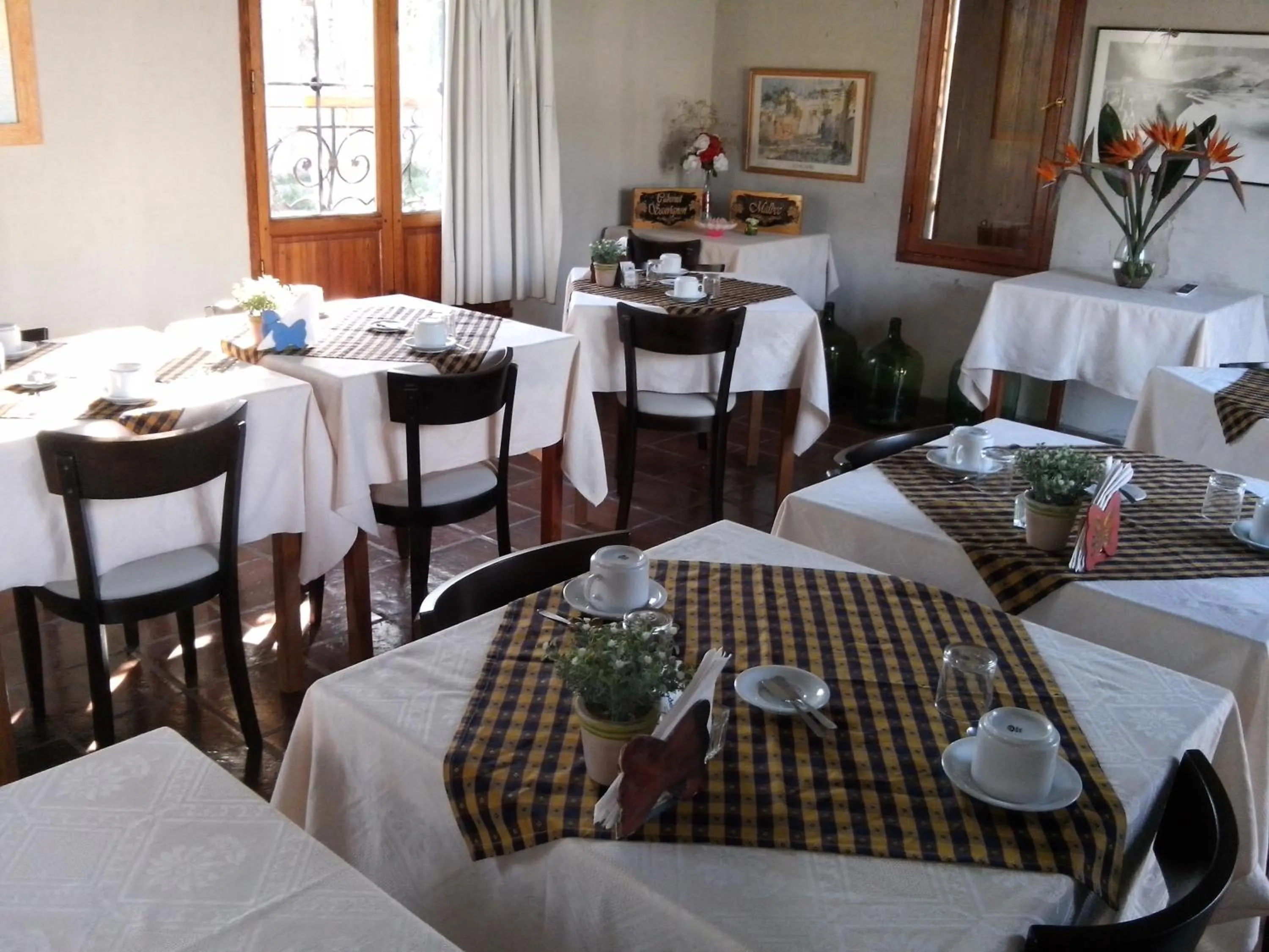 Restaurant/places to eat in Marvic Hotel
