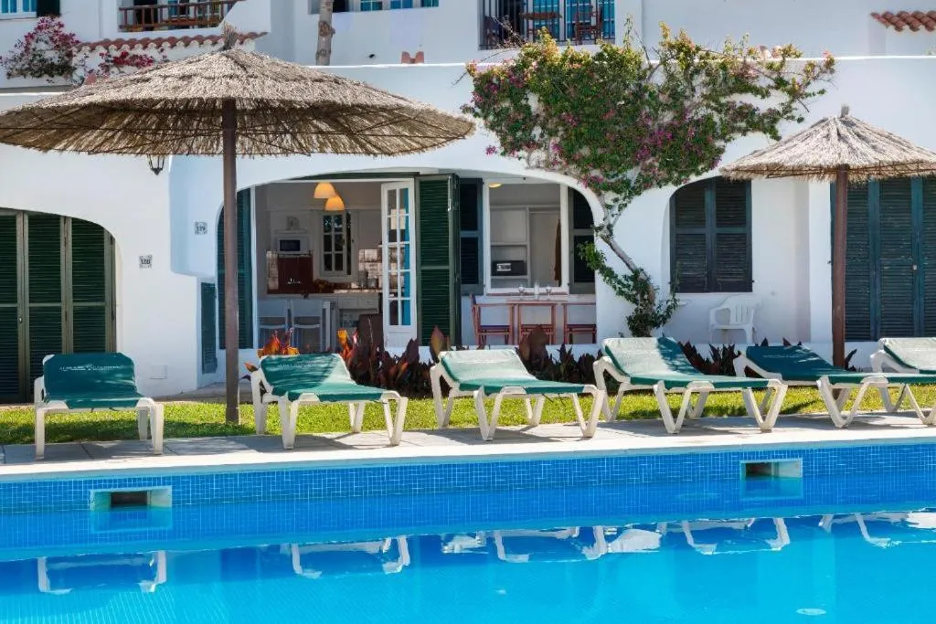 Swimming pool in FERGUS Club Carema Splash