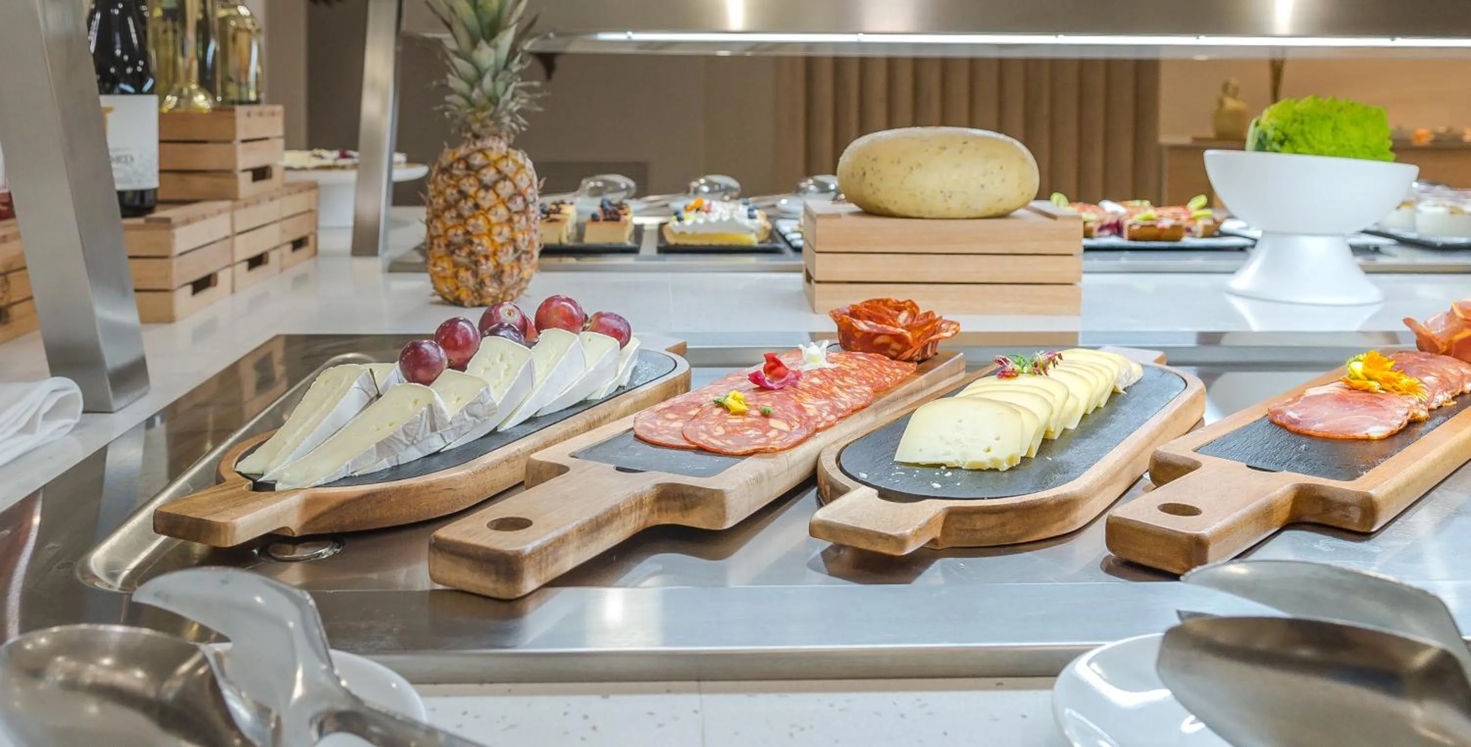 Food and drinks in FERGUS Club Carema Splash