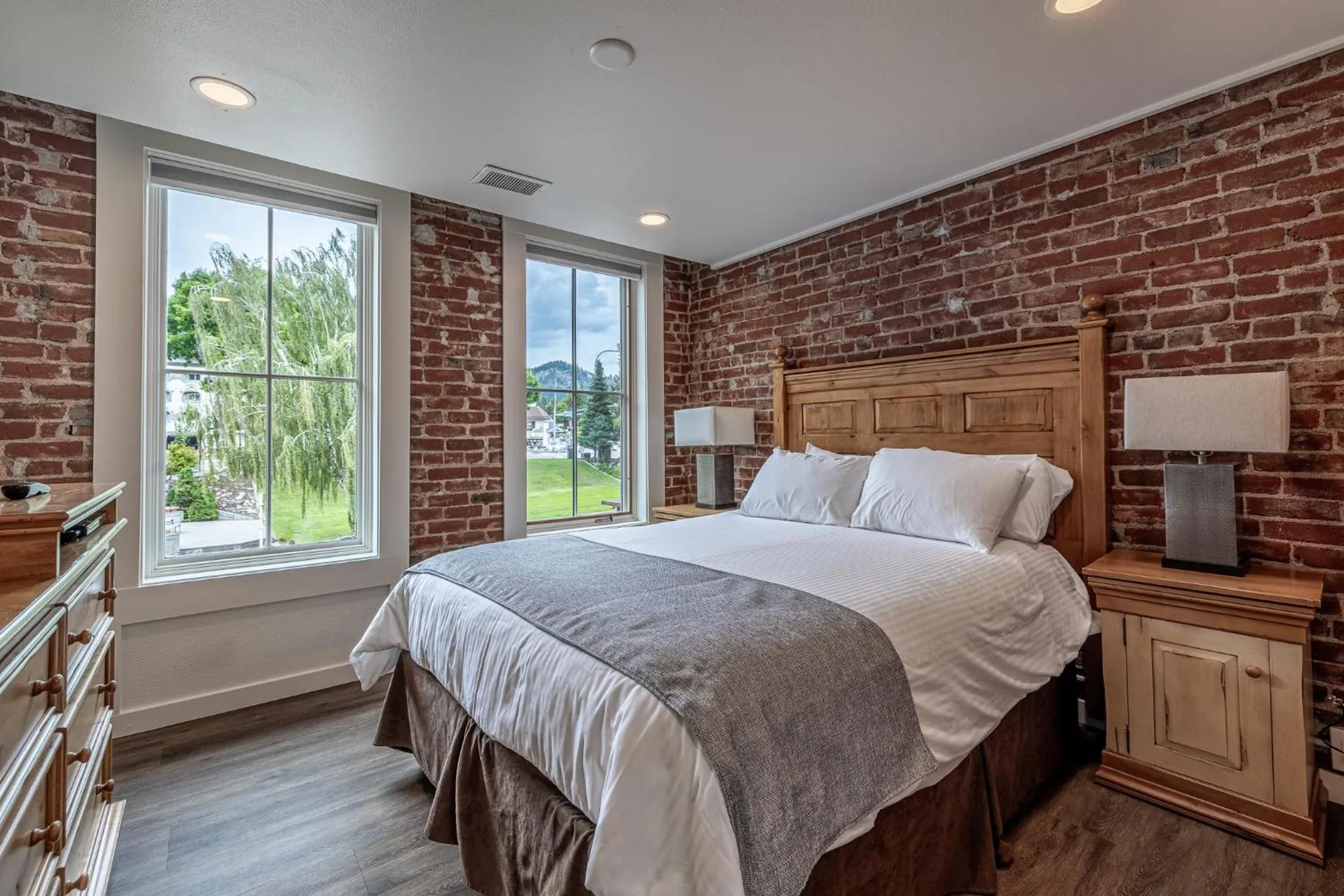 Bed in Bavarian Lodge Suites