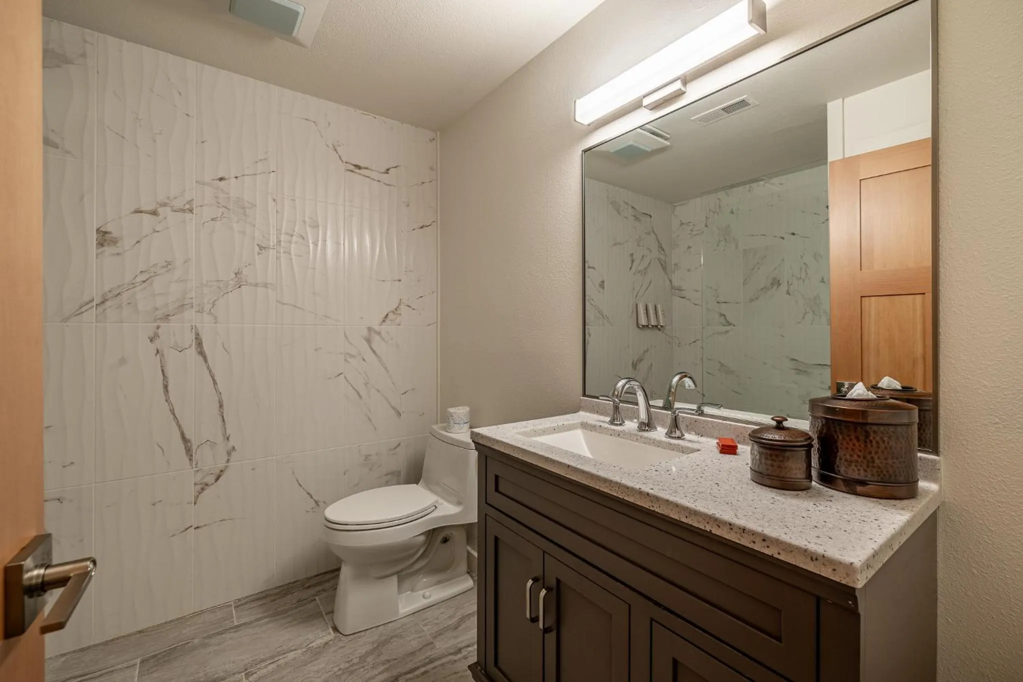 Toilet in Bavarian Lodge Suites